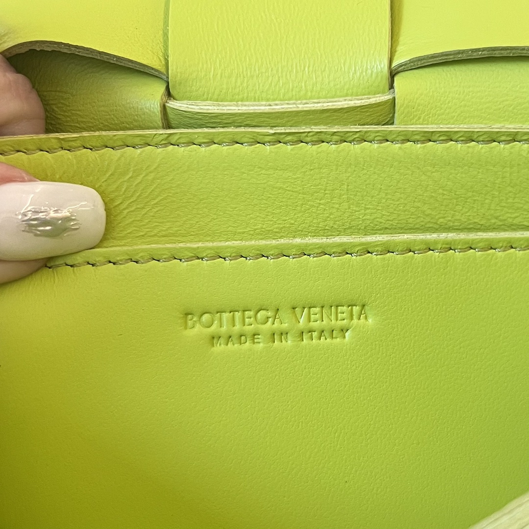 Bagsaaa B0tt*ga Ven*ta Small Cassette 730848 Neon Green - 19cm