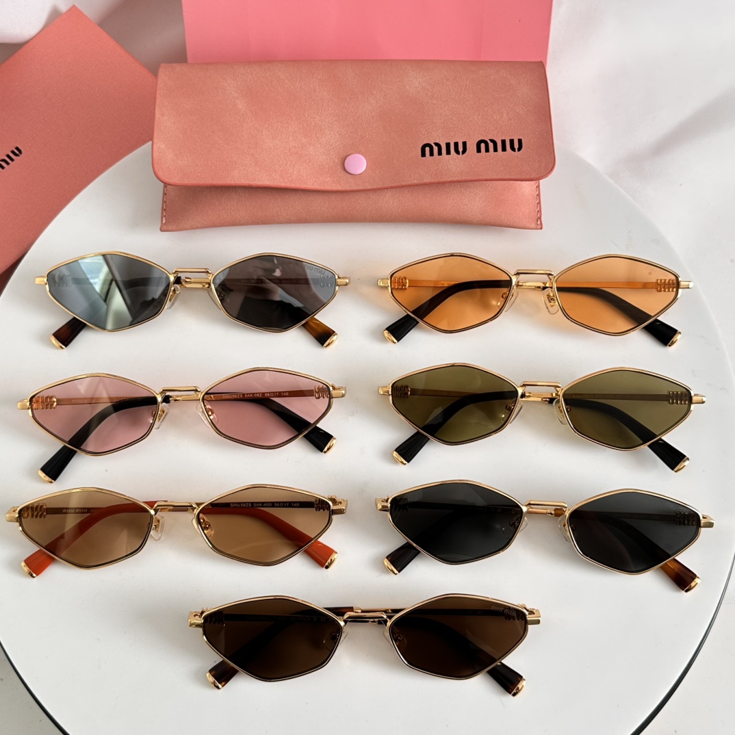 Bagsaaa Miu Miu Regard sunglasses