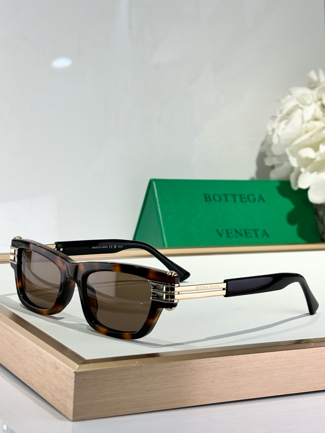 Bagsaaa B0tt*ga Ven*ta Bolt Squared Sunglasses