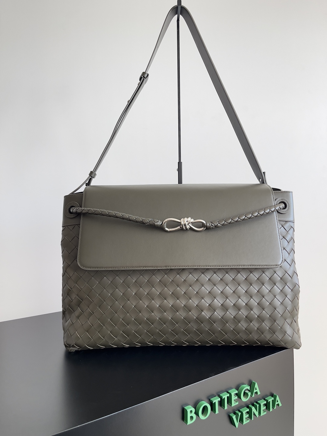 Bagsaaa B0tt*ga Ven*ta Large Andiamo Messenger 805969 Kaki - 43cm