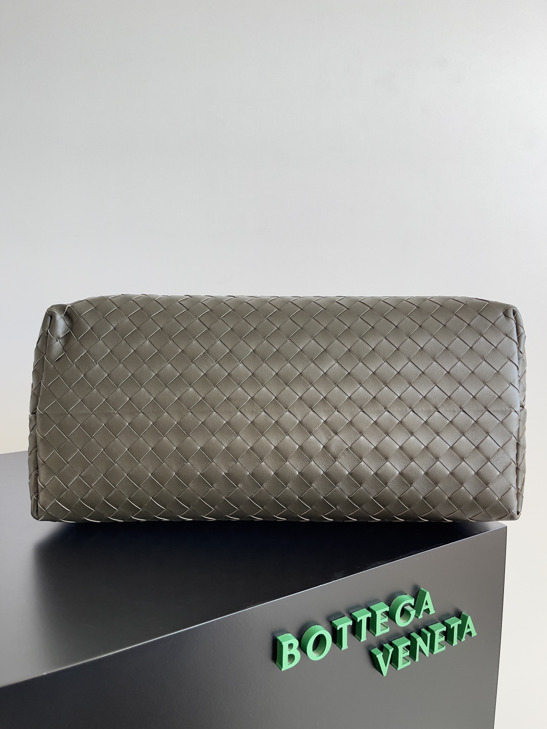 Bagsaaa B0tt*ga Ven*ta Large Andiamo Messenger 805969 Kaki - 43cm