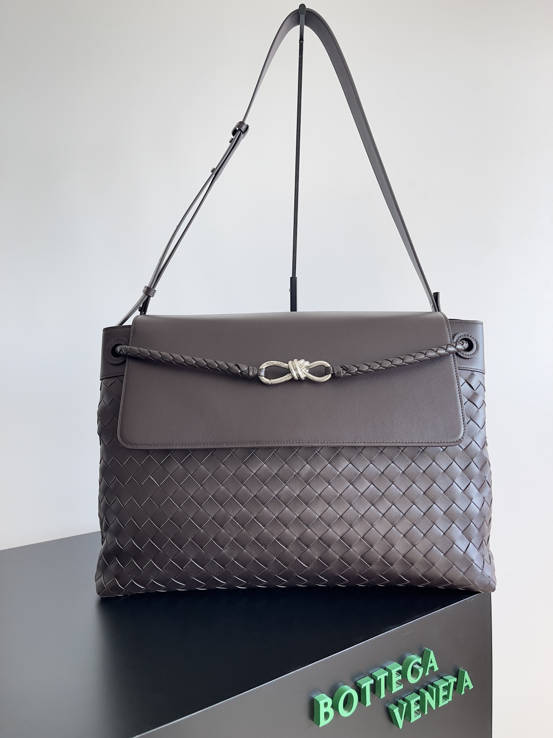 Bagsaaa B0tt*ga Ven*ta Large Andiamo Messenger 805969 Fondant - 43cm