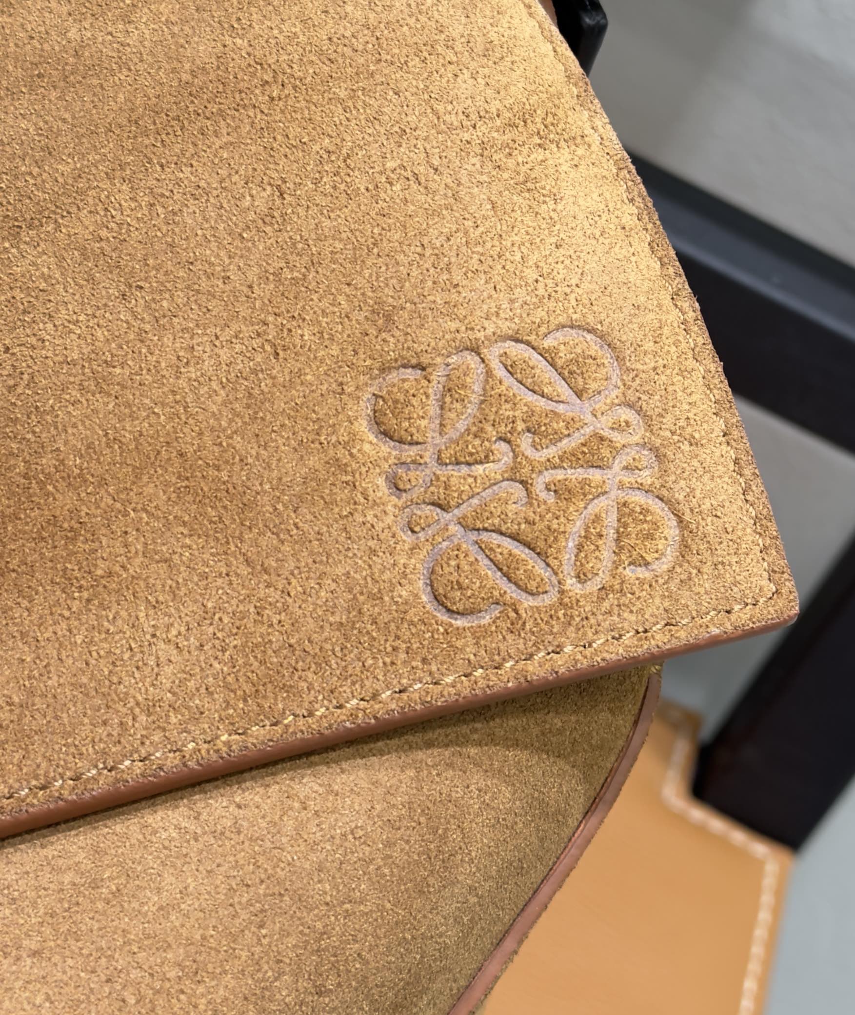 Bagsaaa L0ew* Puzzle Edge Large Suede Messenger Bag Brown - 33cm