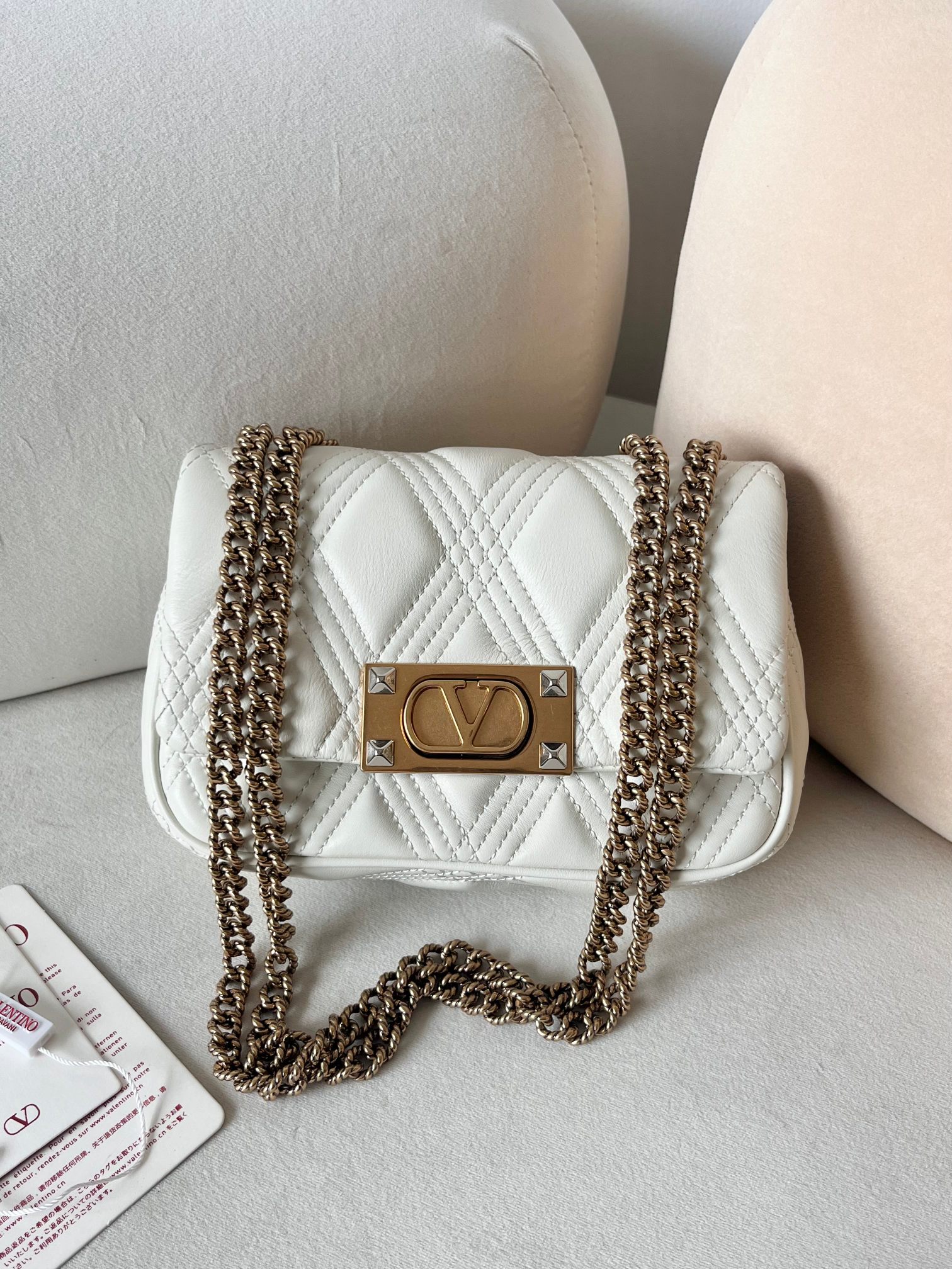 Bagsaaa Va1e*ntin0 Garavani Quiltie 67 Small Shoulder Bag In Quilted Nappa White - 19cm