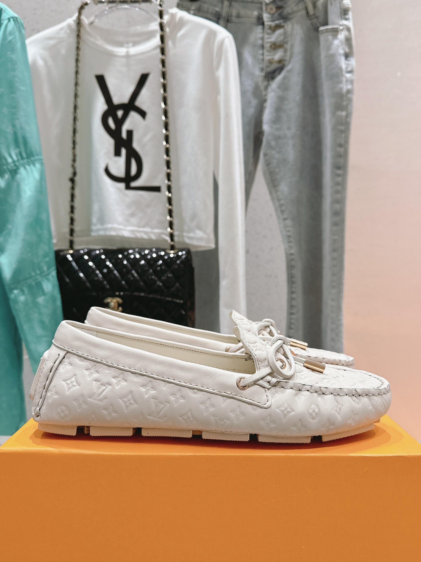 Bagsaaa L0vis Vvtt0n Gloria Flat Loafer Off White