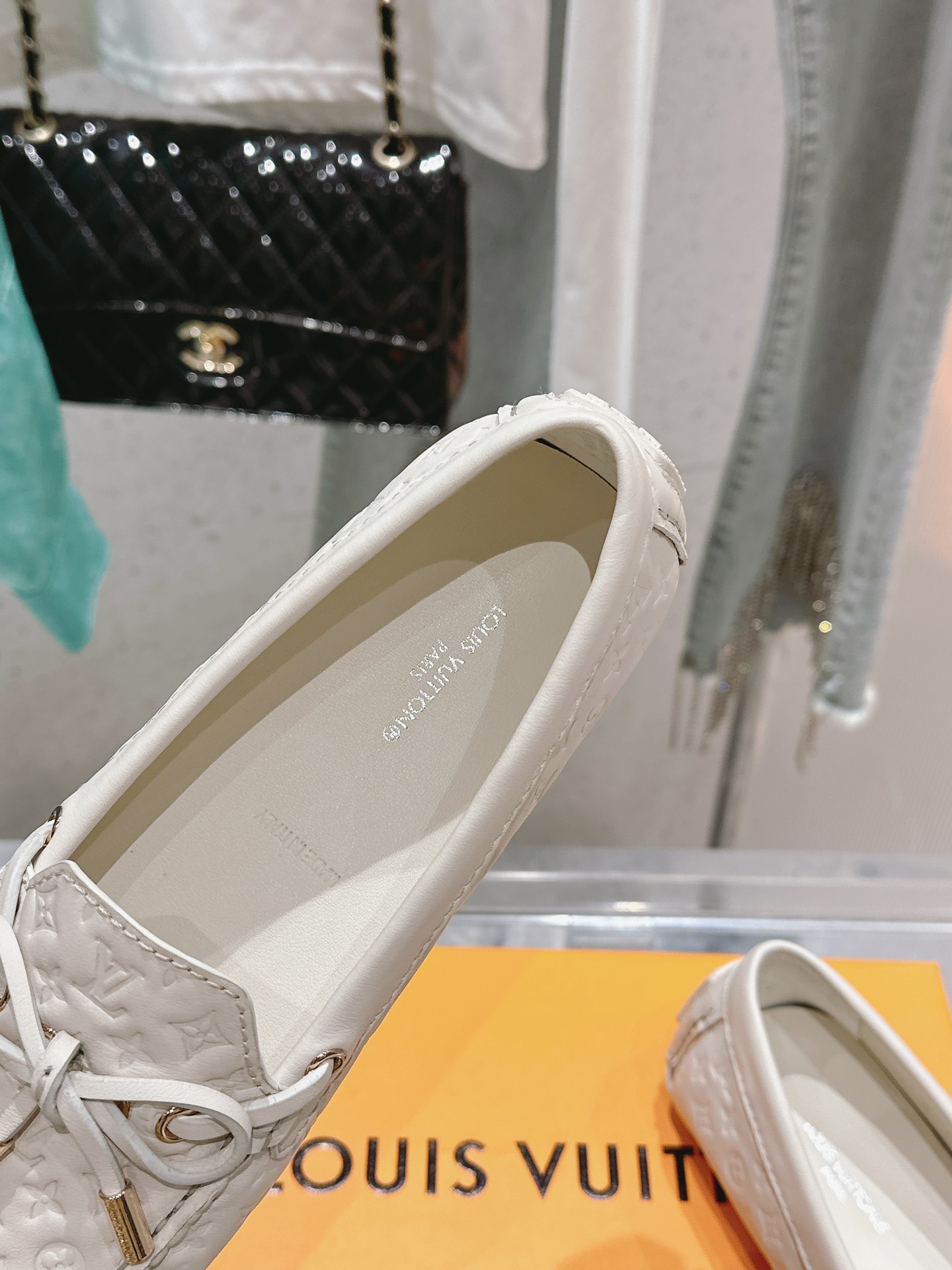 Bagsaaa L0vis Vvtt0n Gloria Flat Loafer Off White