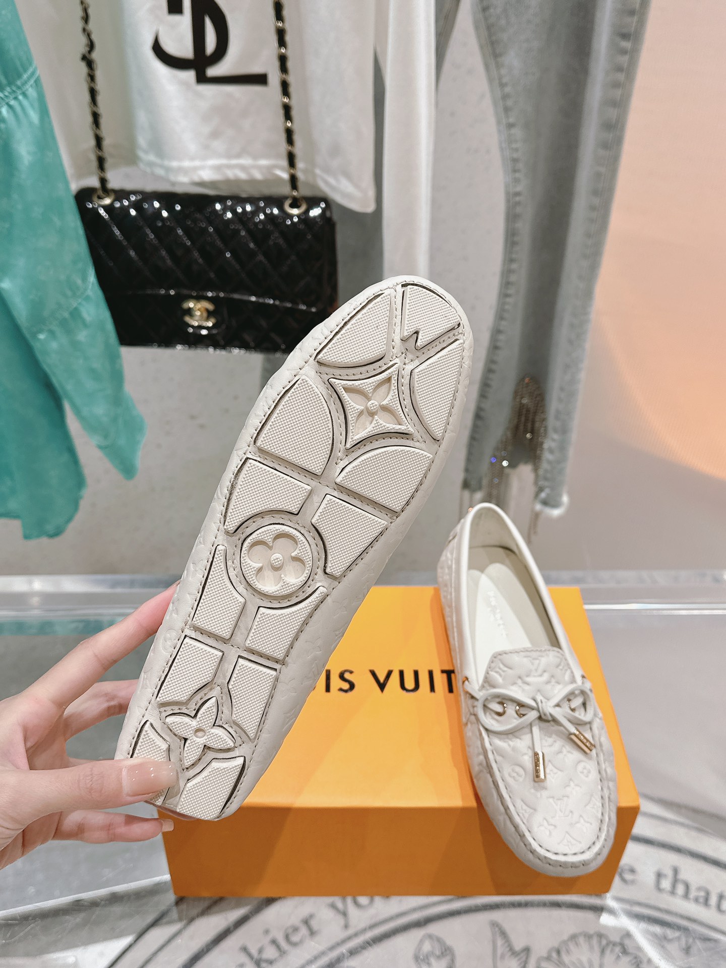 Bagsaaa L0vis Vvtt0n Gloria Flat Loafer Off White