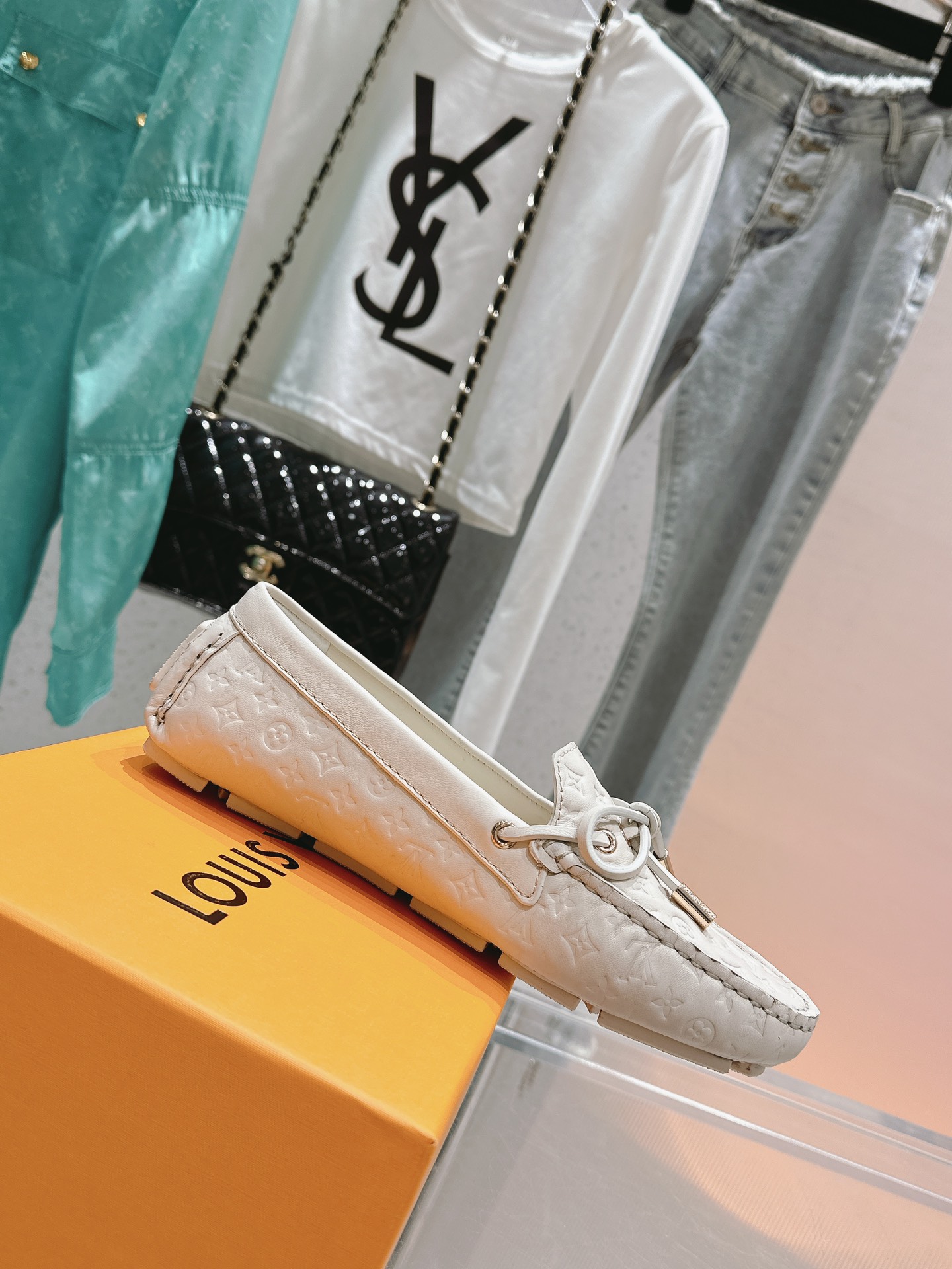 Bagsaaa L0vis Vvtt0n Gloria Flat Loafer Off White