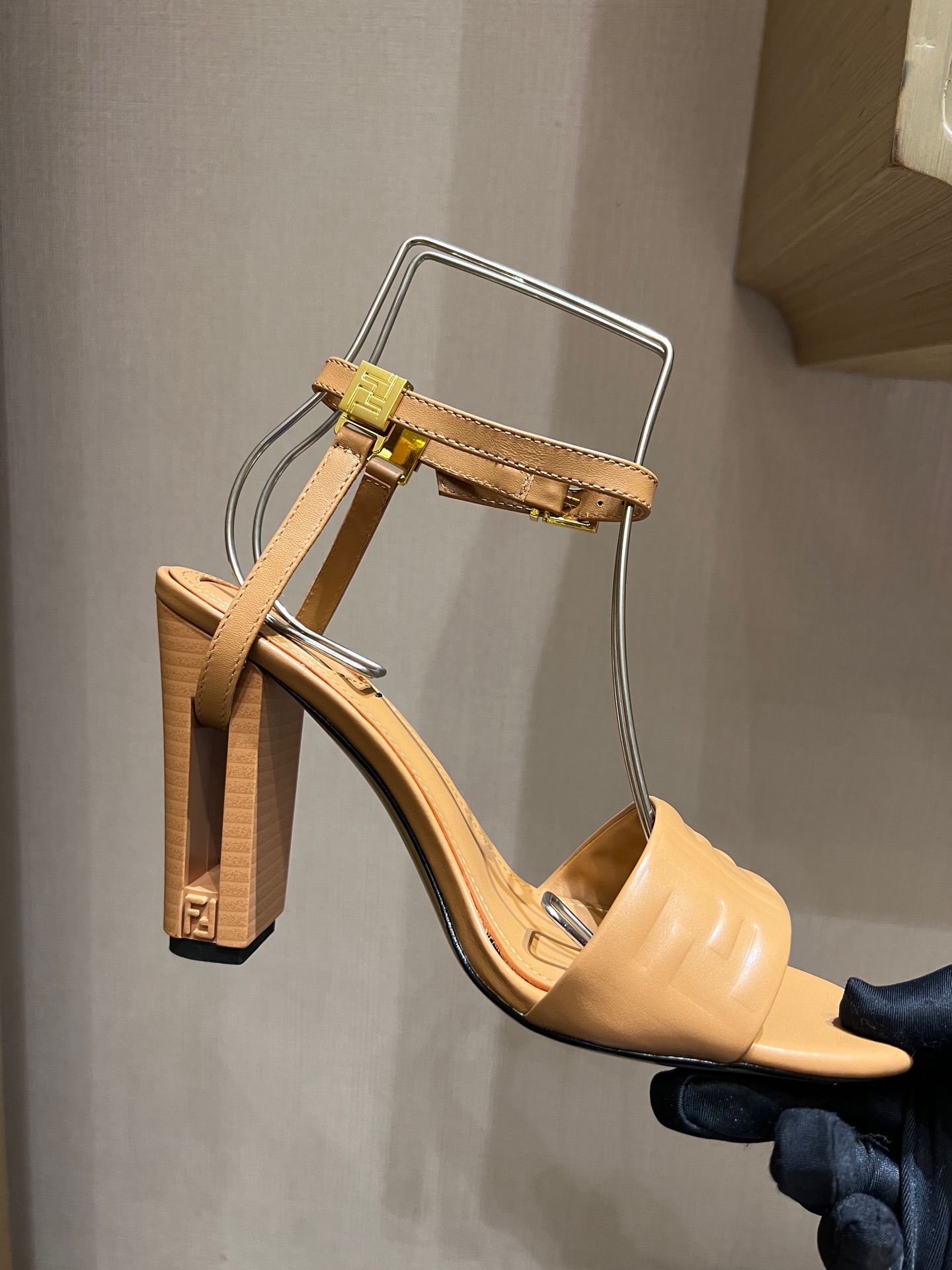 Bagsaaa F**di Delfina Beige FF nappa leather high-heeled sandals - 9.5cm