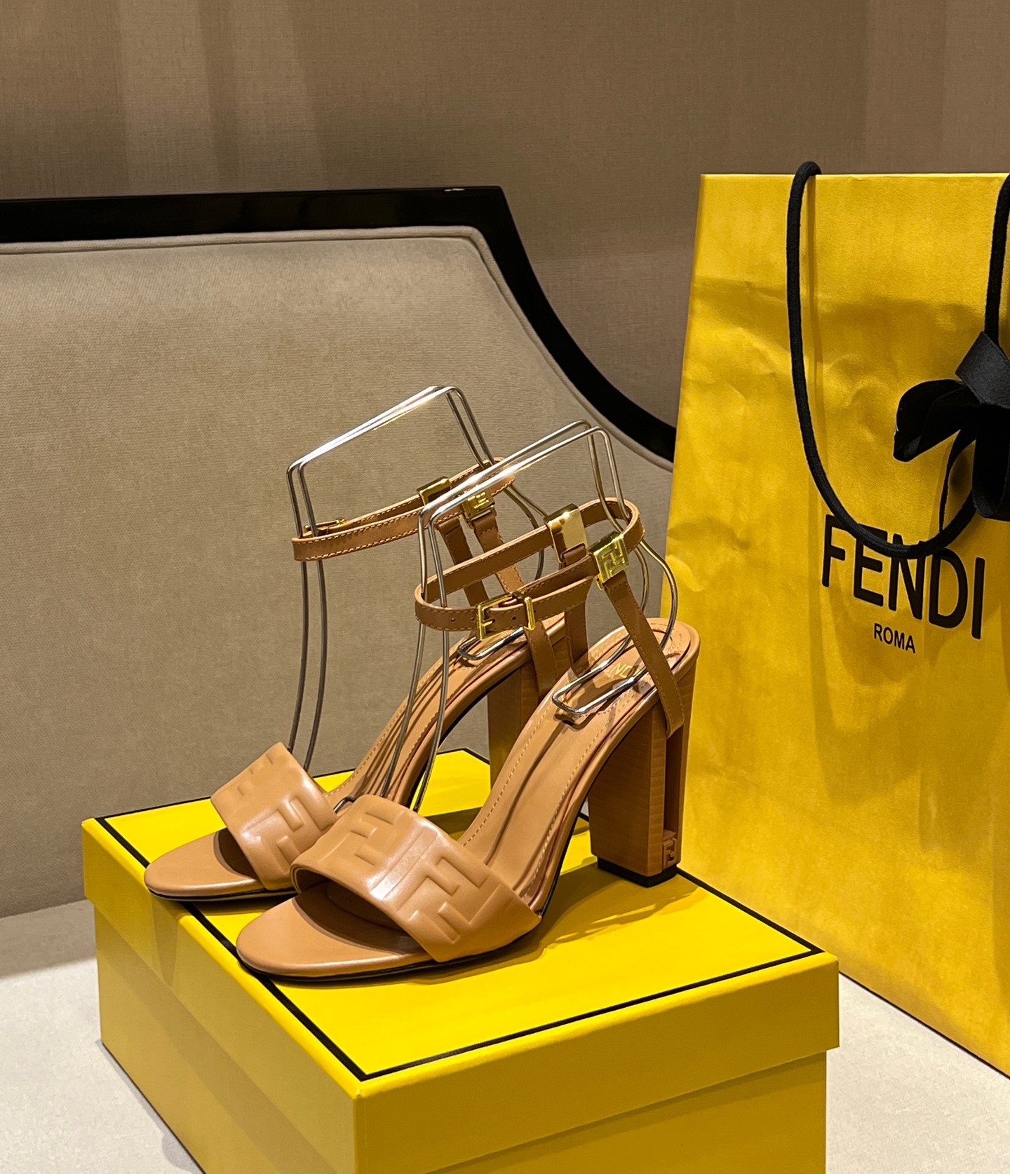 Bagsaaa F**di Delfina Beige FF nappa leather high-heeled sandals - 9.5cm