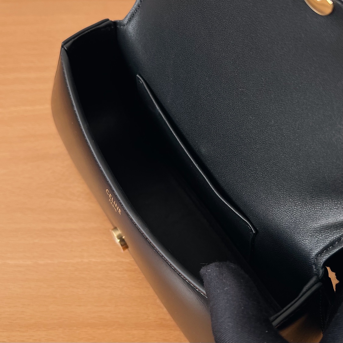 Bagsaaa Teen Ce1i*e Lola In Shiny Calfskin 119533 Black - 20 x 11.5 x 5 CM