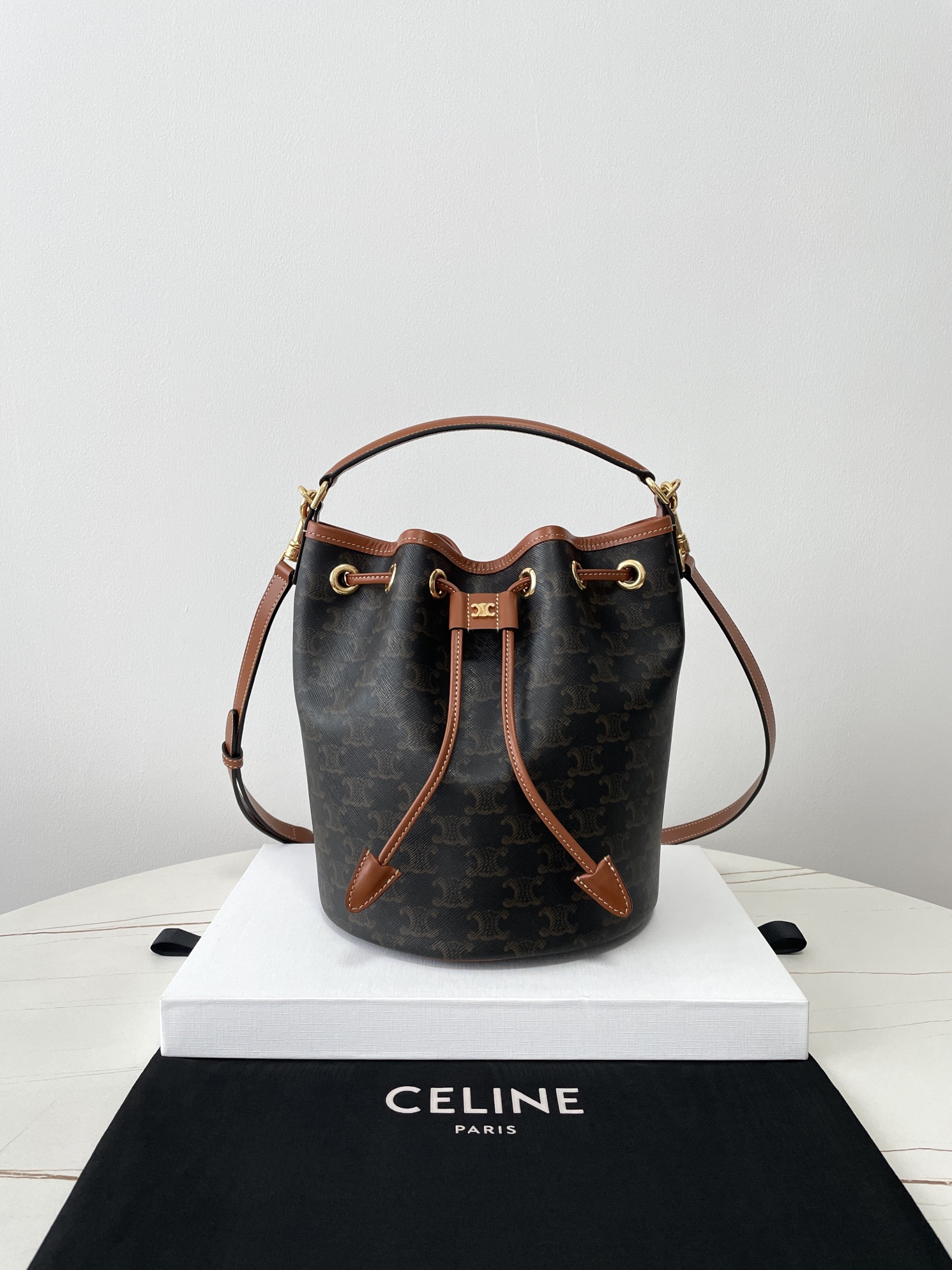 Bagsaaa Ce1i*e Clara Bag In Triomphe Canvas And Calfskin 116882 - 24cm