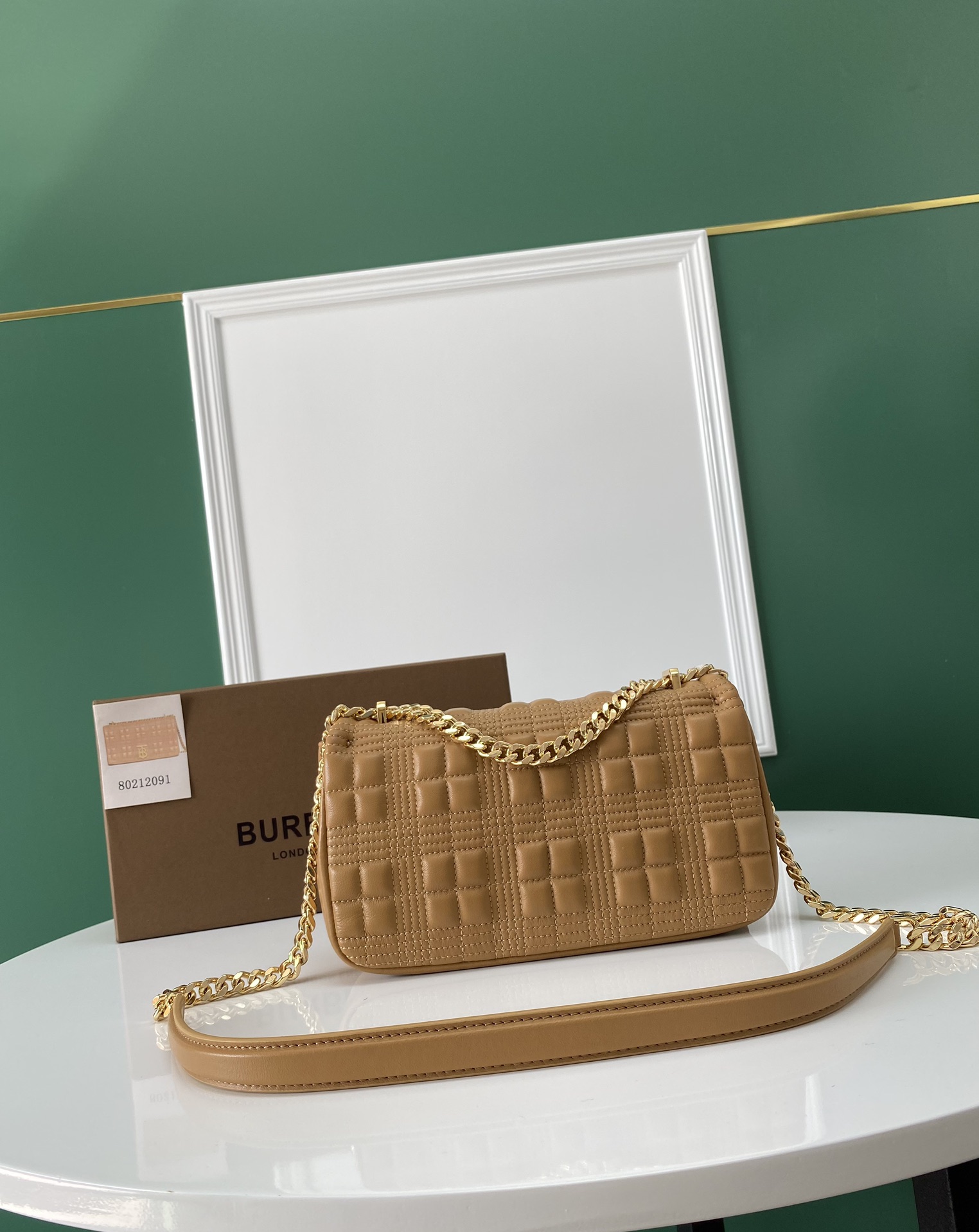 Bagsaaa Bv*b*rry Beige Quilted Leather Small Lola Chain Shoulder Bag - 23cm