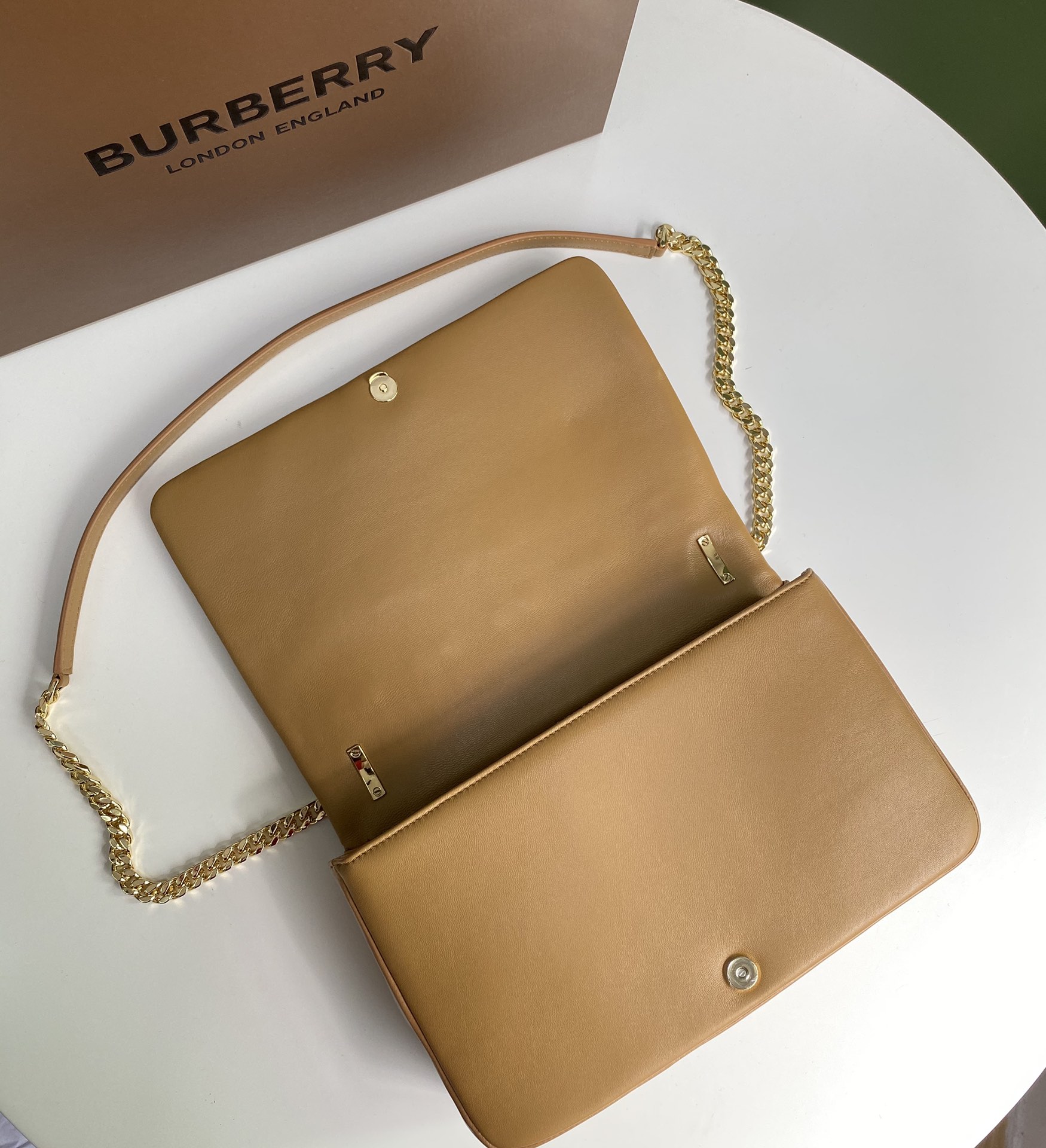 Bagsaaa Bv*b*rry Beige Quilted Leather Medium Lola Shoulder Bag - 28cm