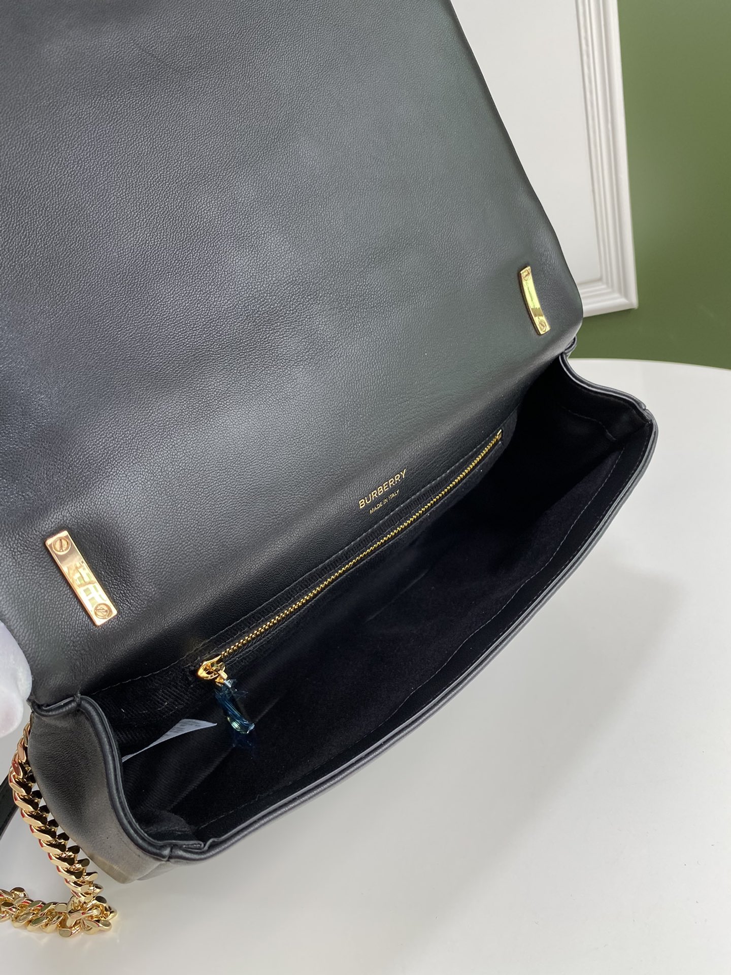 Bagsaaa Bv*b*rry Black Quilted Leather Medium Lola Shoulder Bag - 28cm