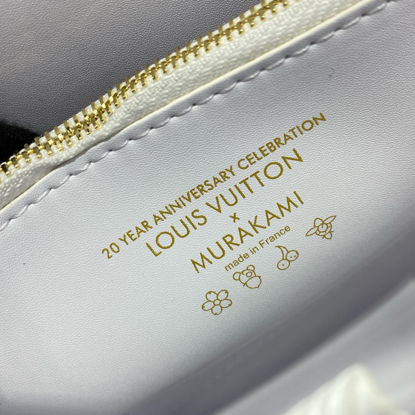 Bagsaaa M13678 LV x TM Twist MM Slim White - 23 x 16 x 8 cm