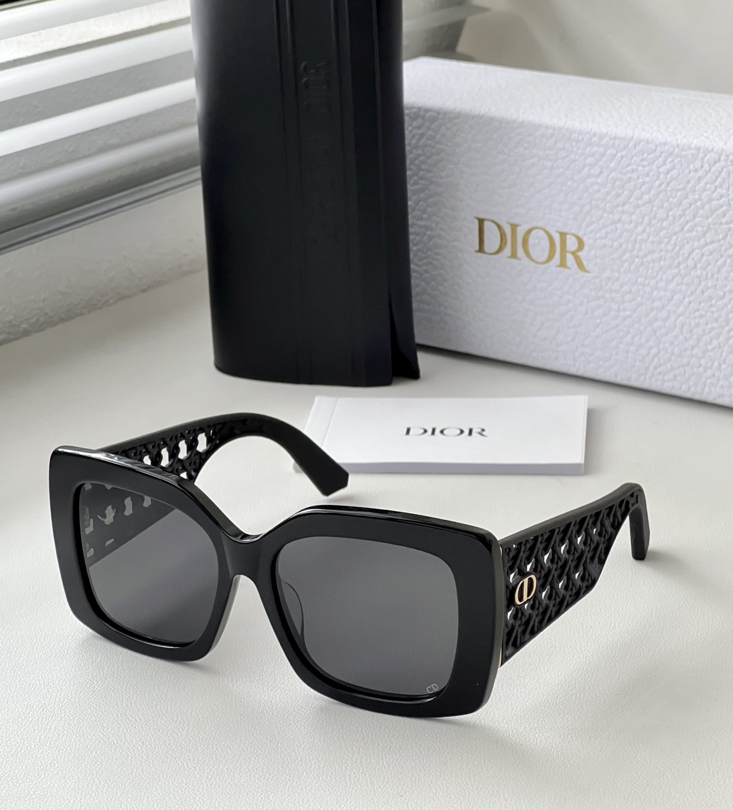 Bagsaaa D10r VeryD10r S1F Black Square Sunglasses