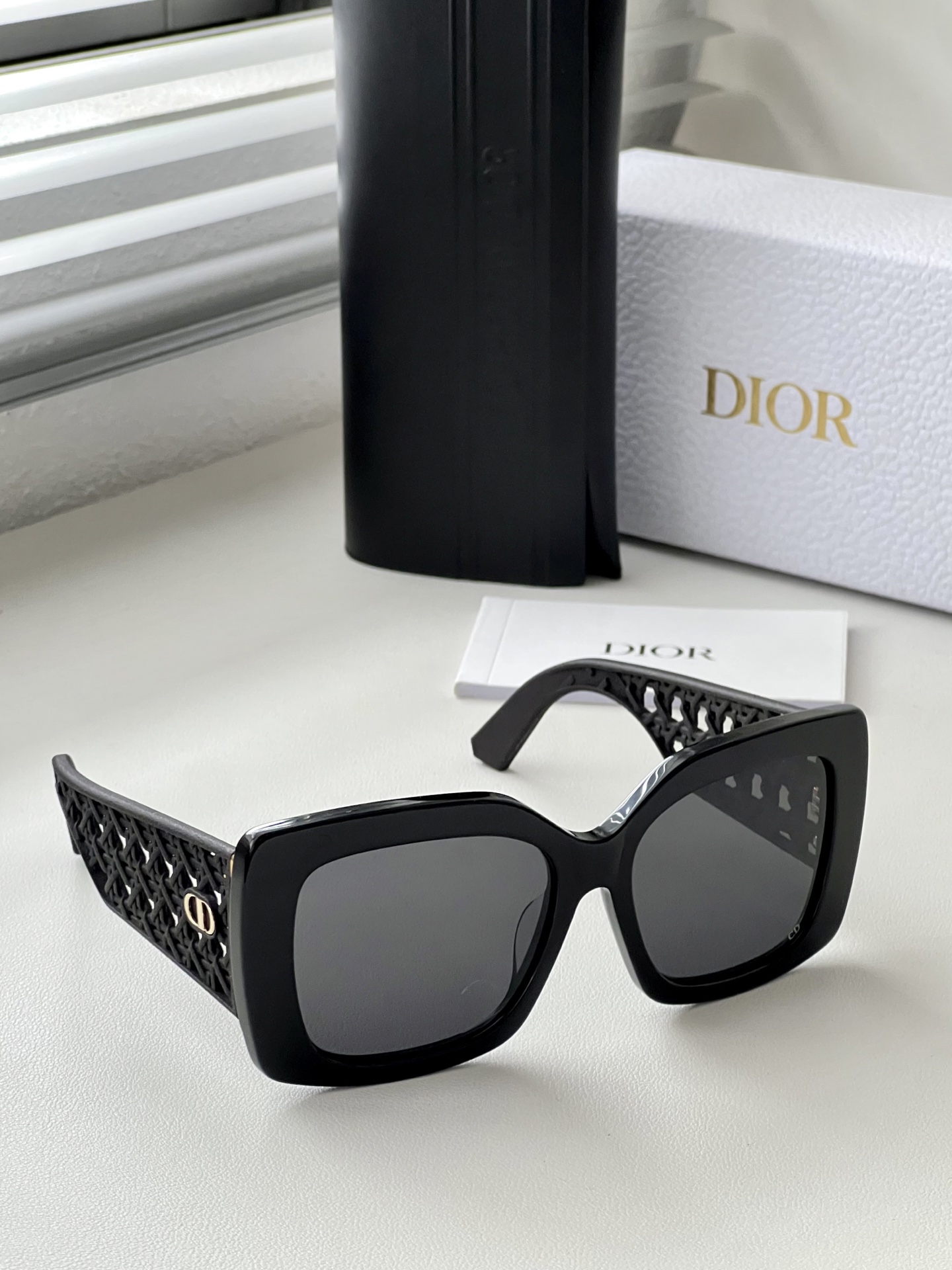 Bagsaaa D10r VeryD10r S1F Black Square Sunglasses