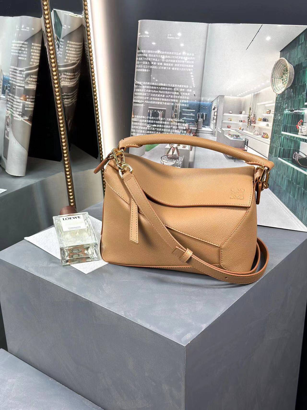 Bagsaaa L0ew* Small Puzzle bag in soft grained calfskin light brown - 24X16.5X10.5 cm