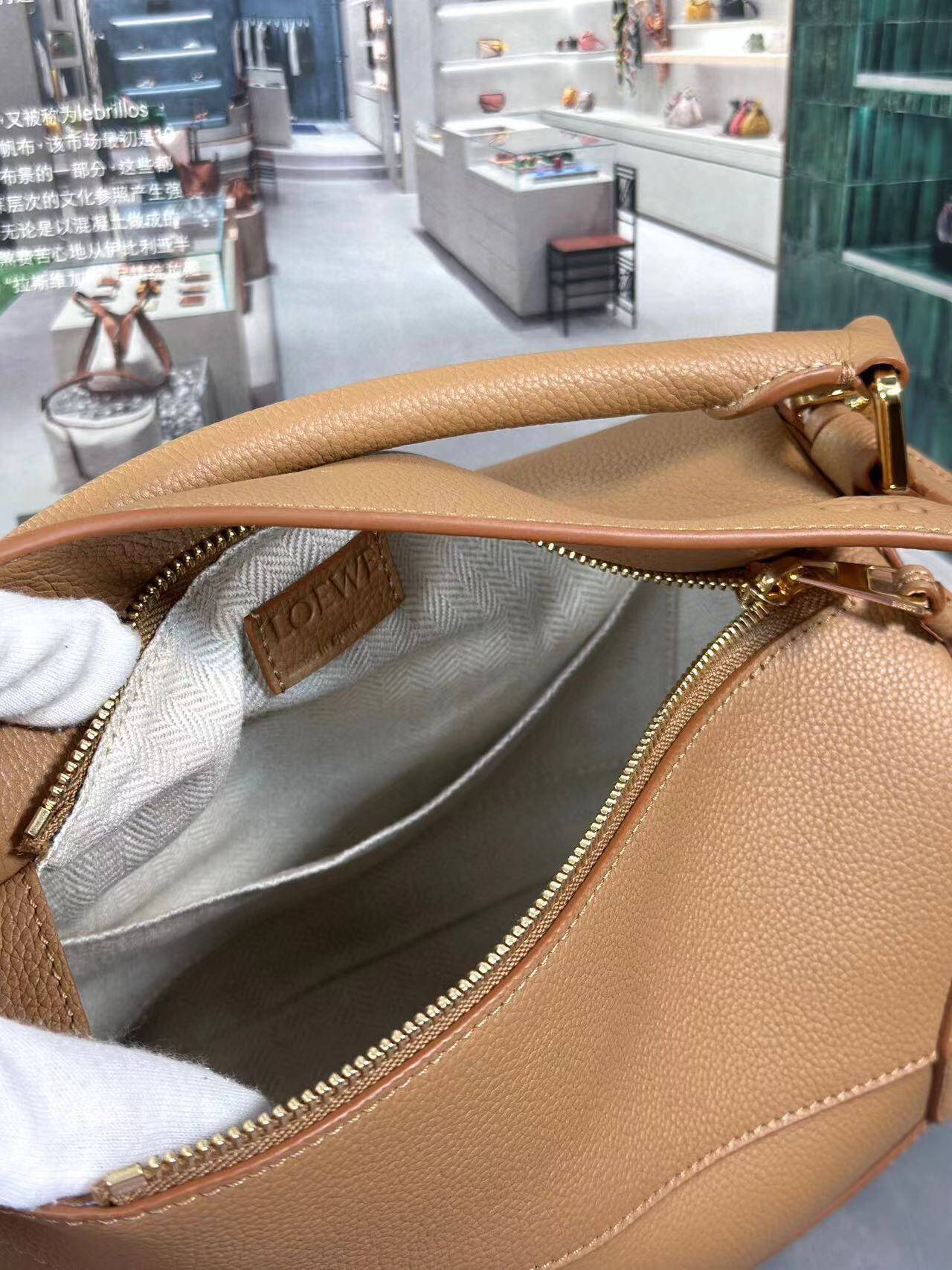 Bagsaaa L0ew* Small Puzzle bag in soft grained calfskin light brown - 24X16.5X10.5 cm