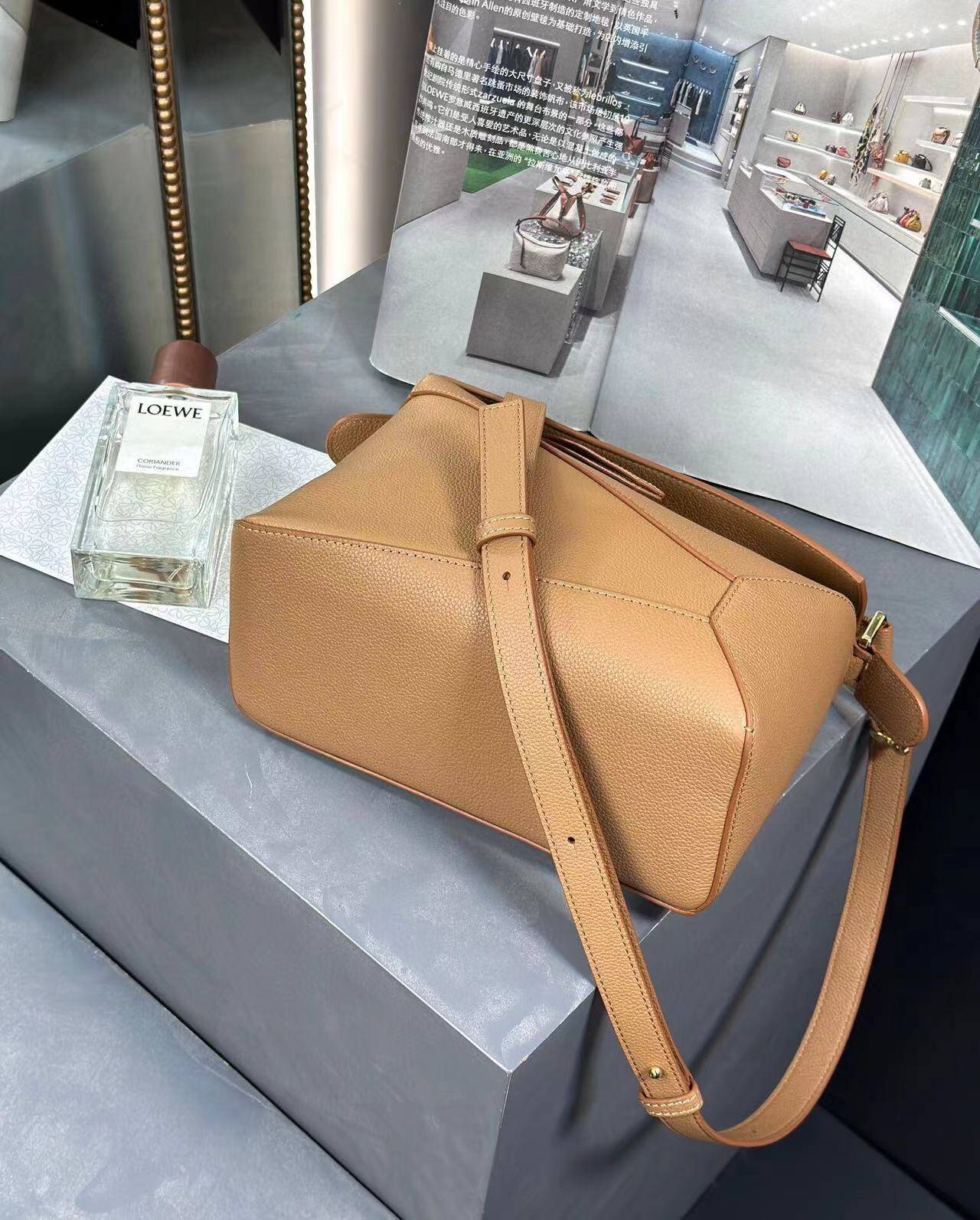 Bagsaaa L0ew* Small Puzzle bag in soft grained calfskin light brown - 24X16.5X10.5 cm