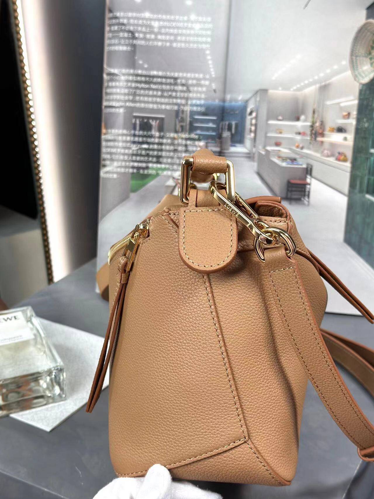Bagsaaa L0ew* Small Puzzle bag in soft grained calfskin light brown - 24X16.5X10.5 cm