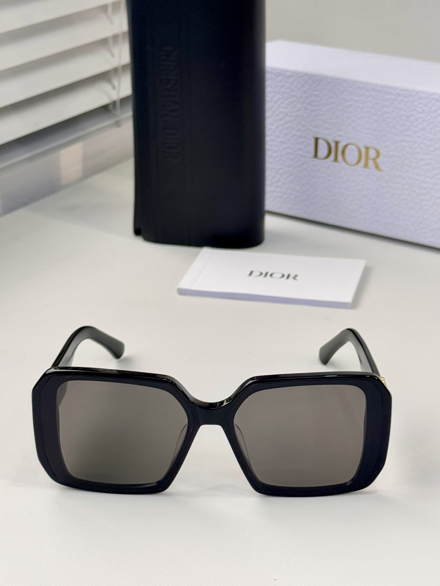 Bagsaaa Miss D10r S2F Black Square Sunglasses