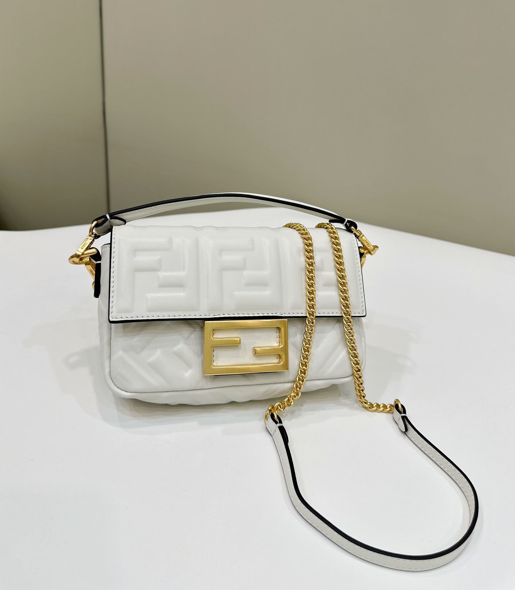 Bagsaaa F**di Baguette Mini Dove white nappa leather bag - 20cm