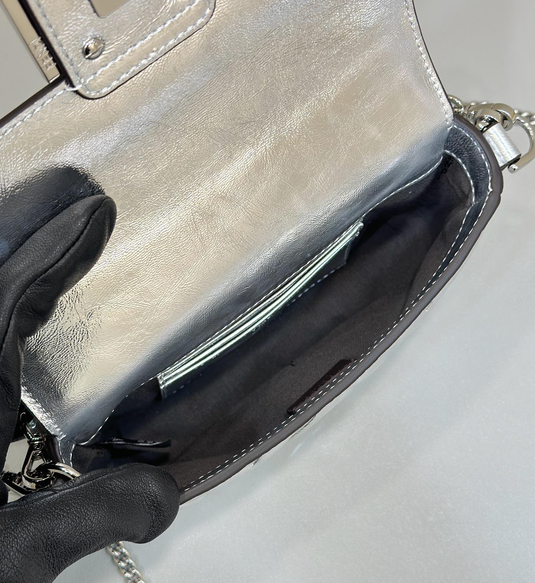 Bagsaaa F**di Baguette Mini Dove silver bag - 20cm