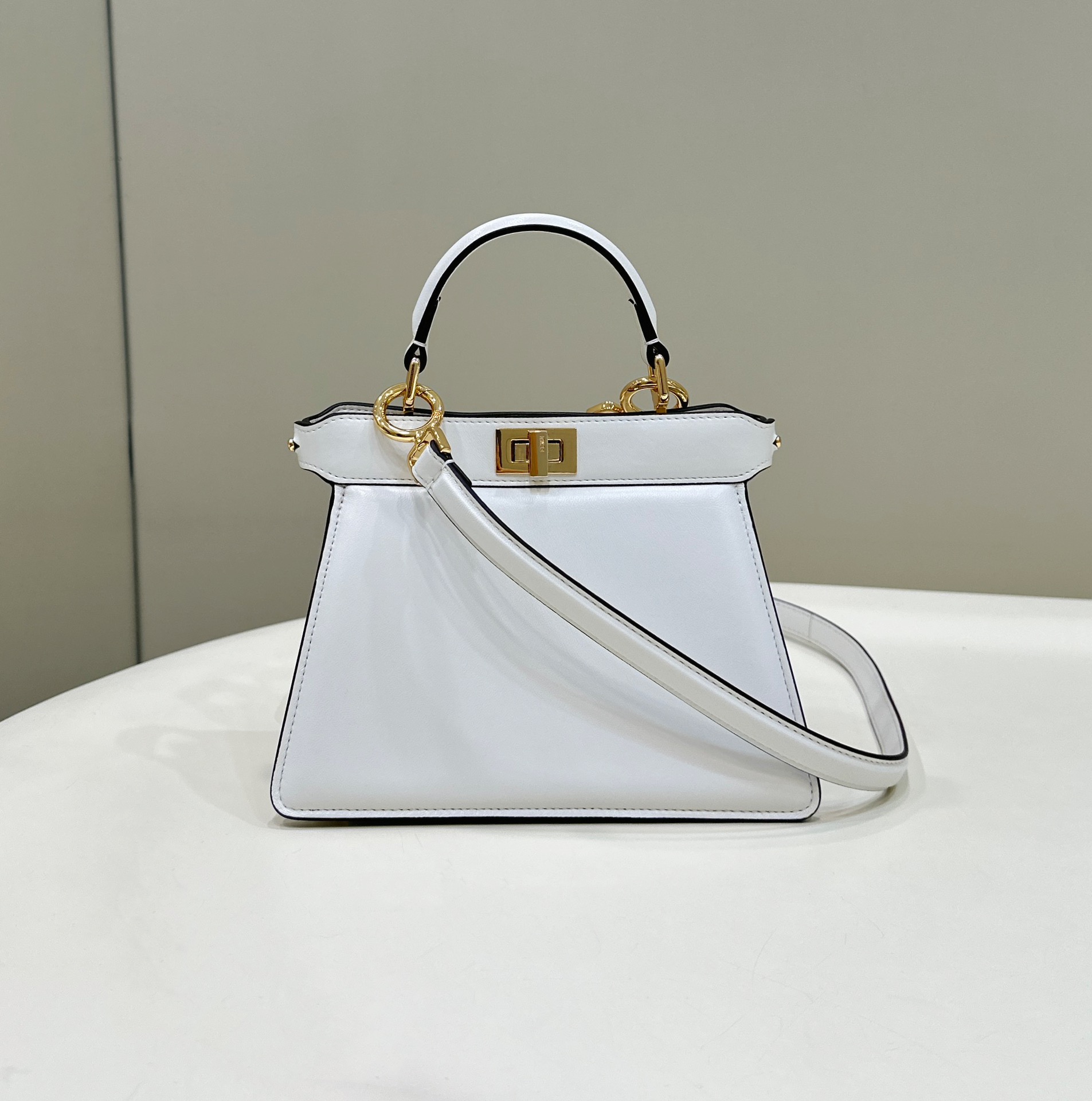 Bagsaaa F**di Peekaboo ISeeU Petite white padded nappa leather bag - 20cm