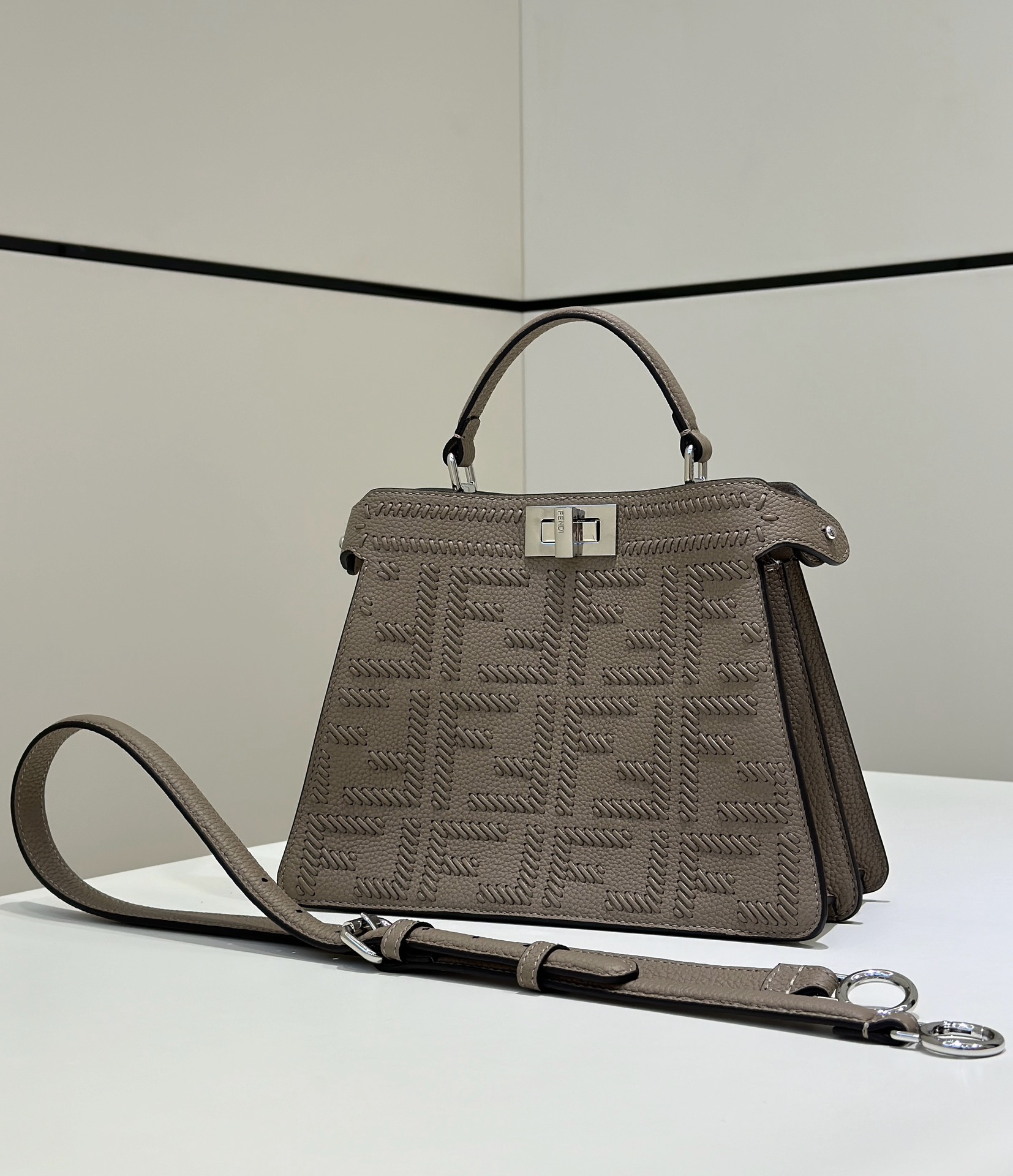 Bagsaaa F**di Peekaboo ISeeU Small Dove grey leather bag with FF interlacing - 27cm