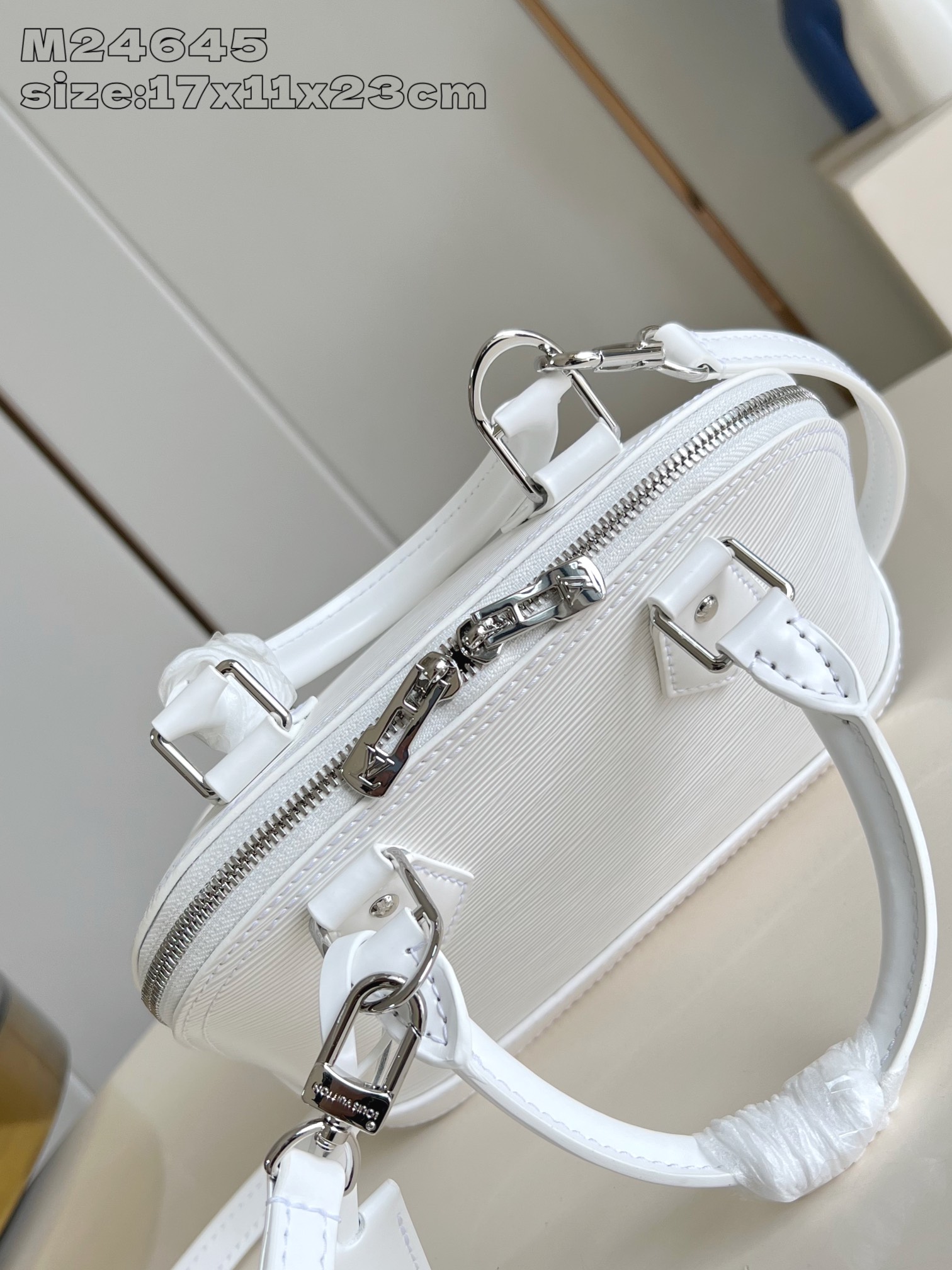 Bagsaaa L0vis Vvtt0n M11381 Alma BB White - 23.5cm
