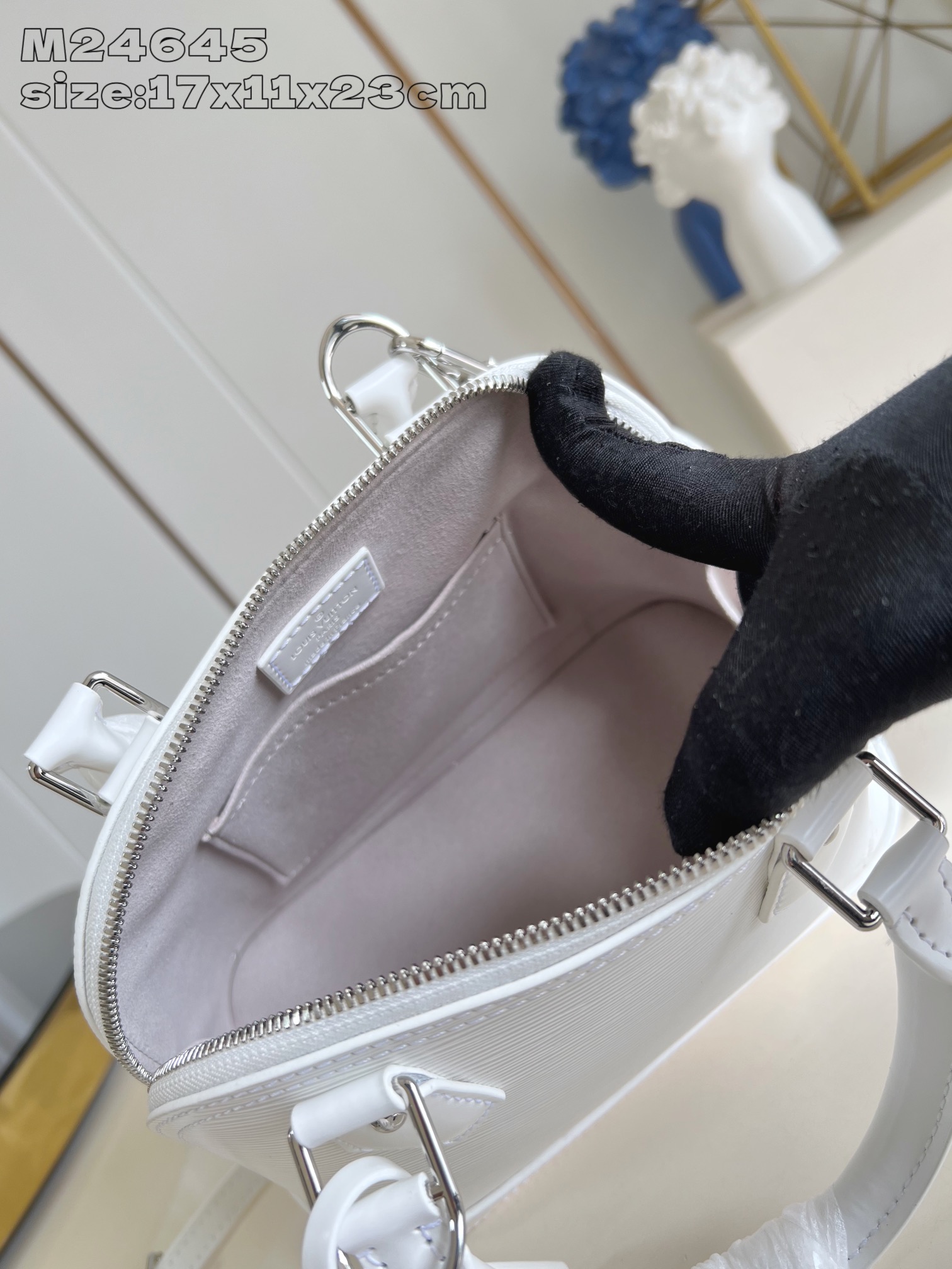Bagsaaa L0vis Vvtt0n M11381 Alma BB White - 23.5cm