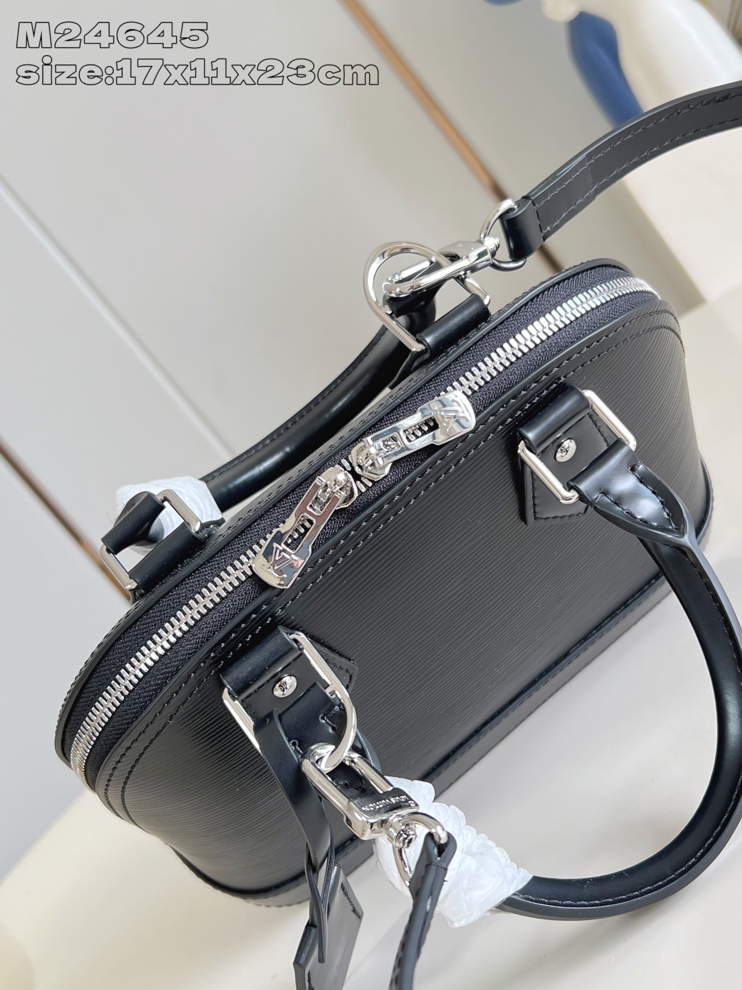 Bagsaaa L0vis Vvtt0n M24645 Alma BB Black - 23.5cm