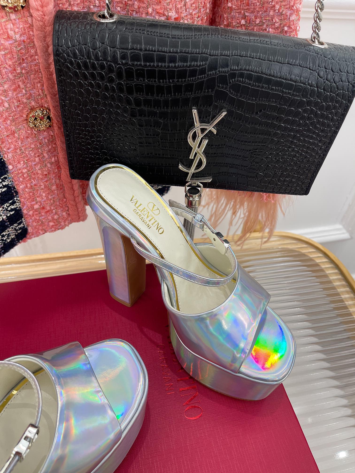Bagsaaa Va1e*ntin0 Garavani VLogo holographic platform sandals 15cm
