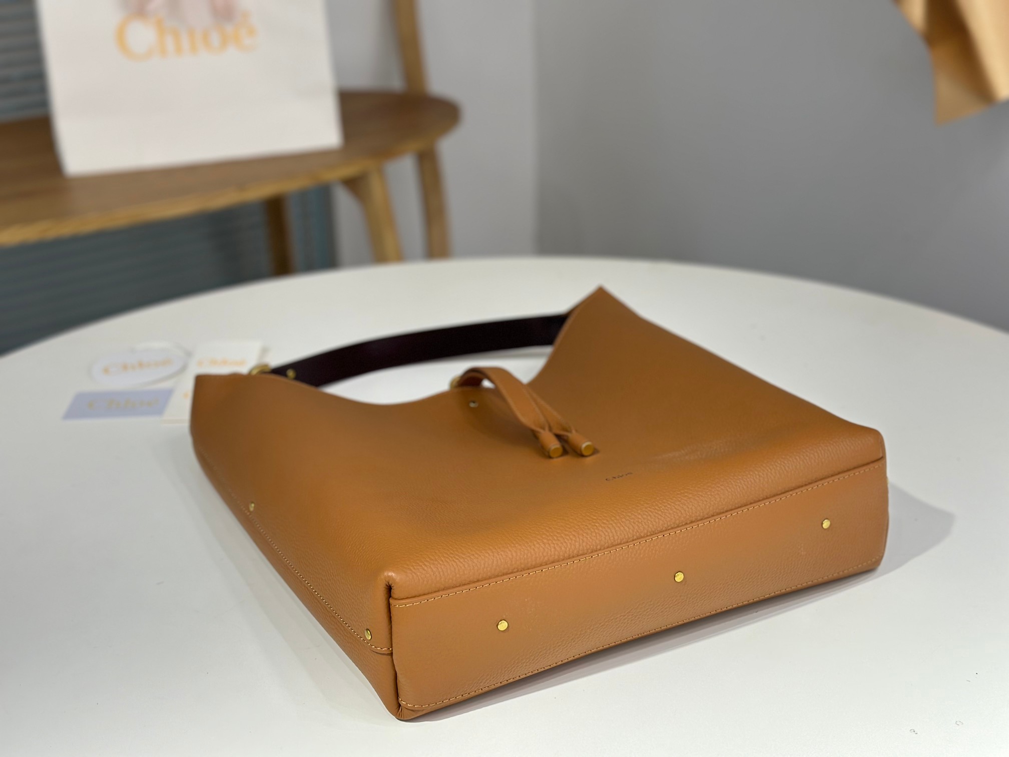 Bagsaaa Chloe Marcie hobo bag in grained leather brown - 36cm