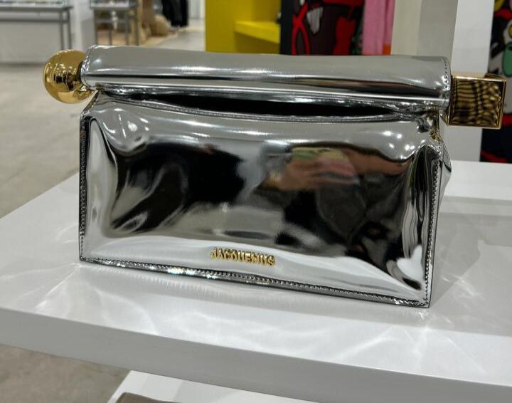 Bagsaaa Jacquemus The Rond Carré clutch Take-out clutch silver - 27cm