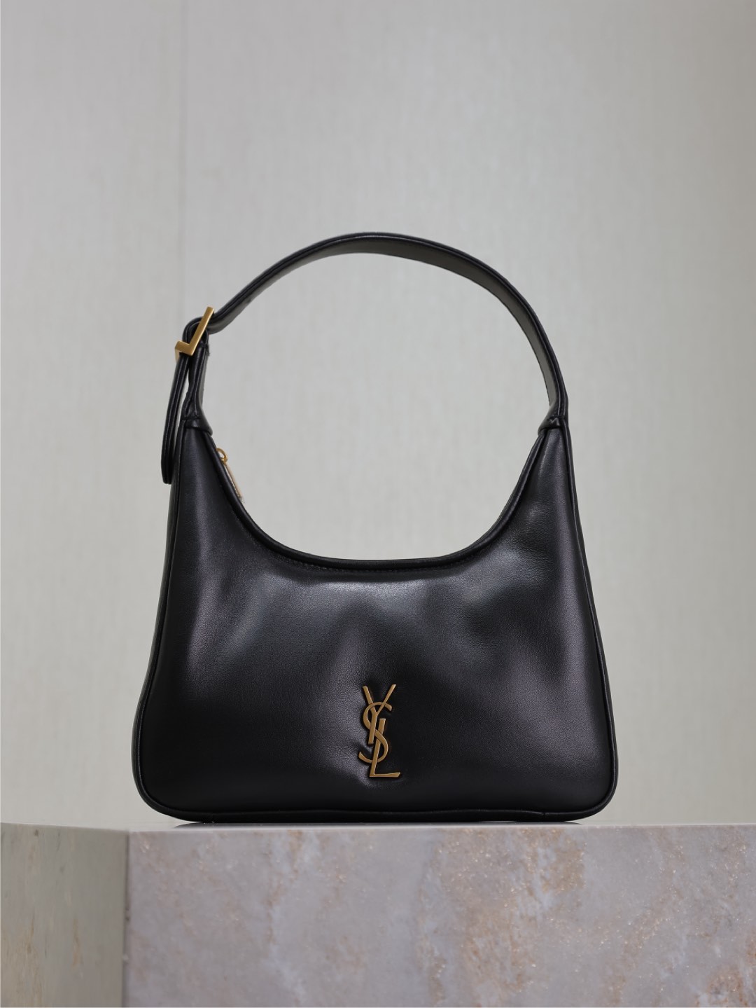 Bagsaaa Y51 Calypso mini hobo in plunged lambskin 791484 black - 20cm