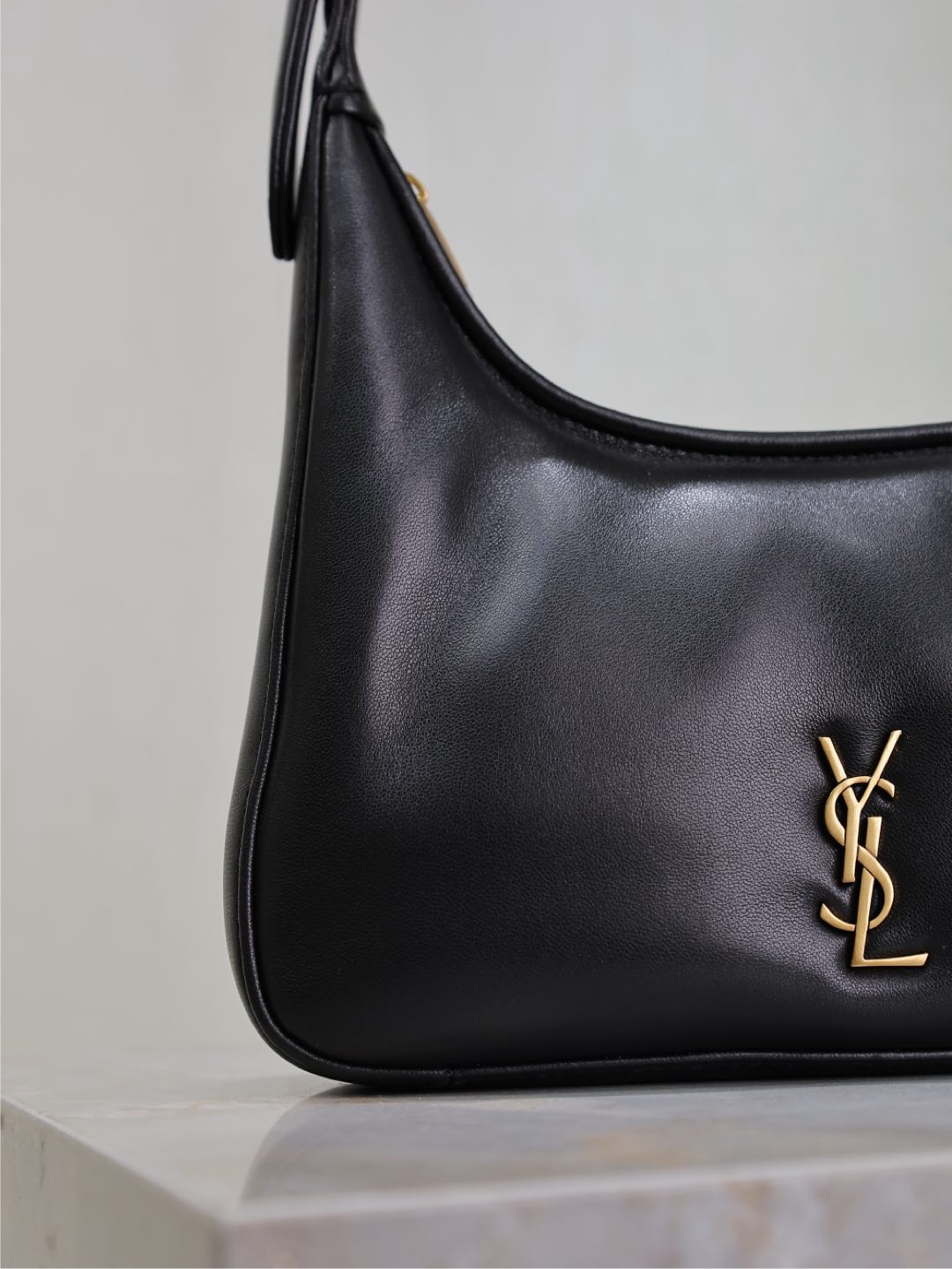Bagsaaa Y51 Calypso mini hobo in plunged lambskin 791484 black - 20cm