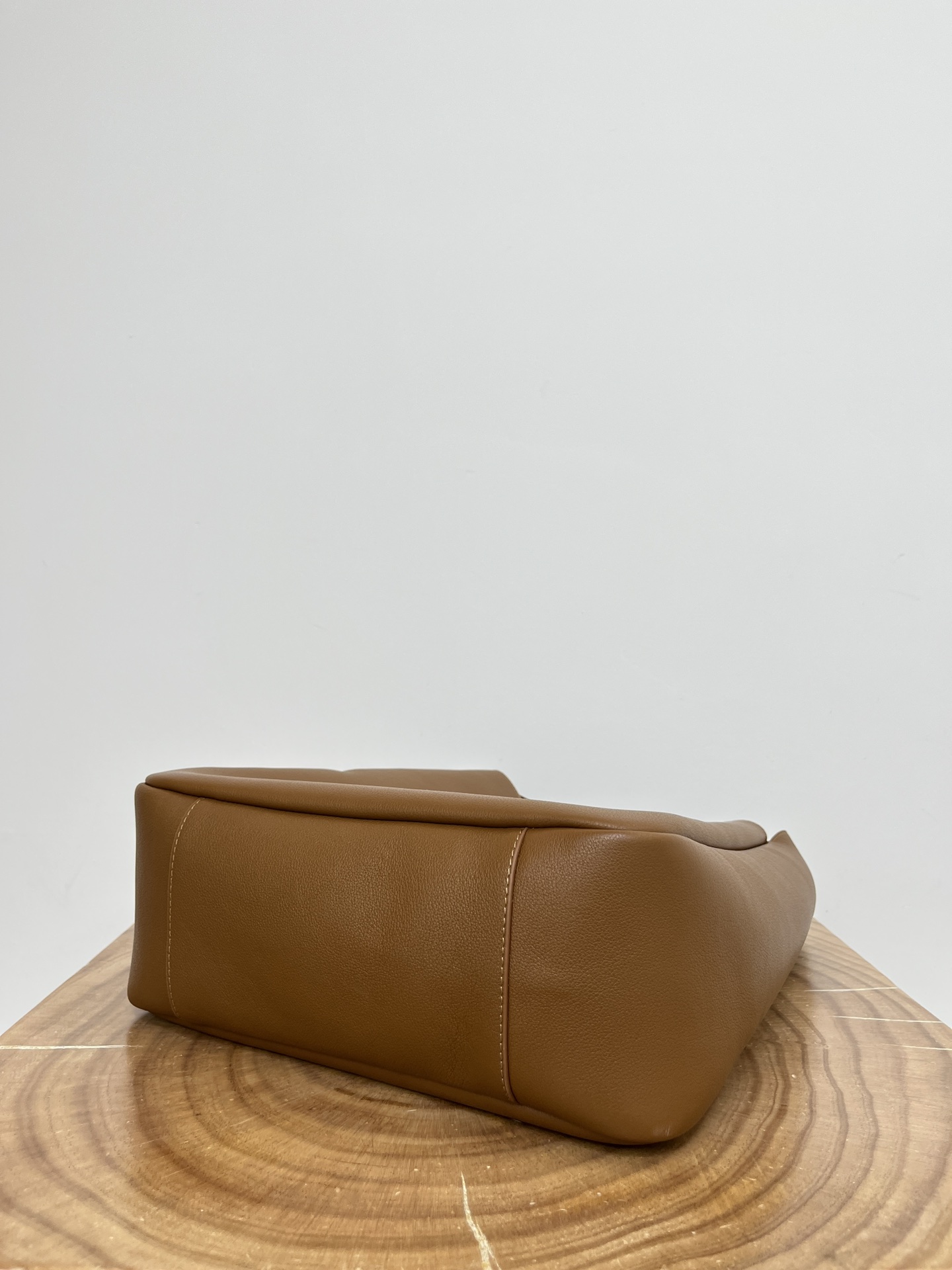 Bagsaaa Y51 Le 5 À 7 S*pple Large In Grained Leather 753837 Brown - 30 X 31 X 13 CM