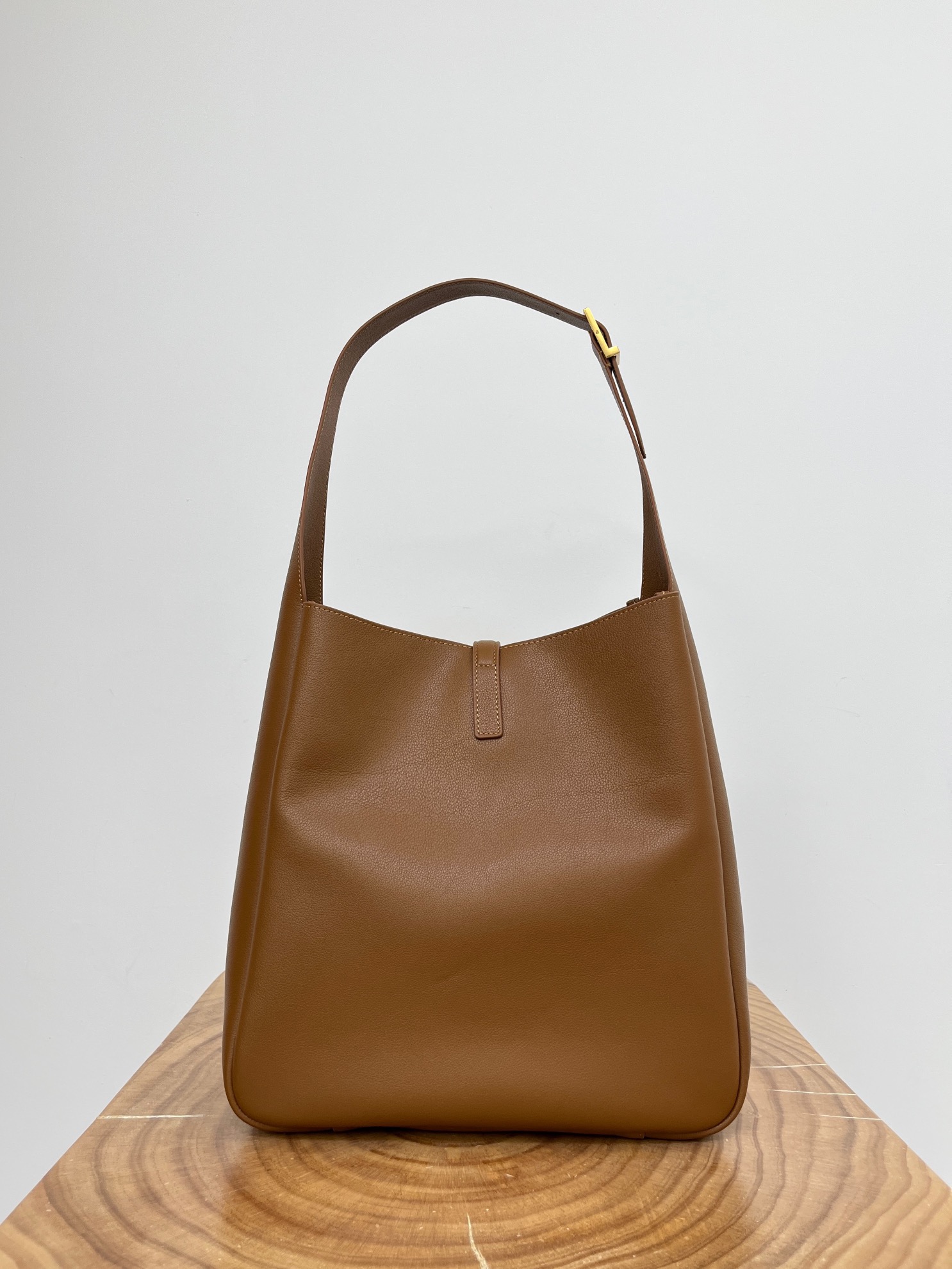 Bagsaaa Y51 Le 5 À 7 S*pple Large In Grained Leather 753837 Brown - 30 X 31 X 13 CM