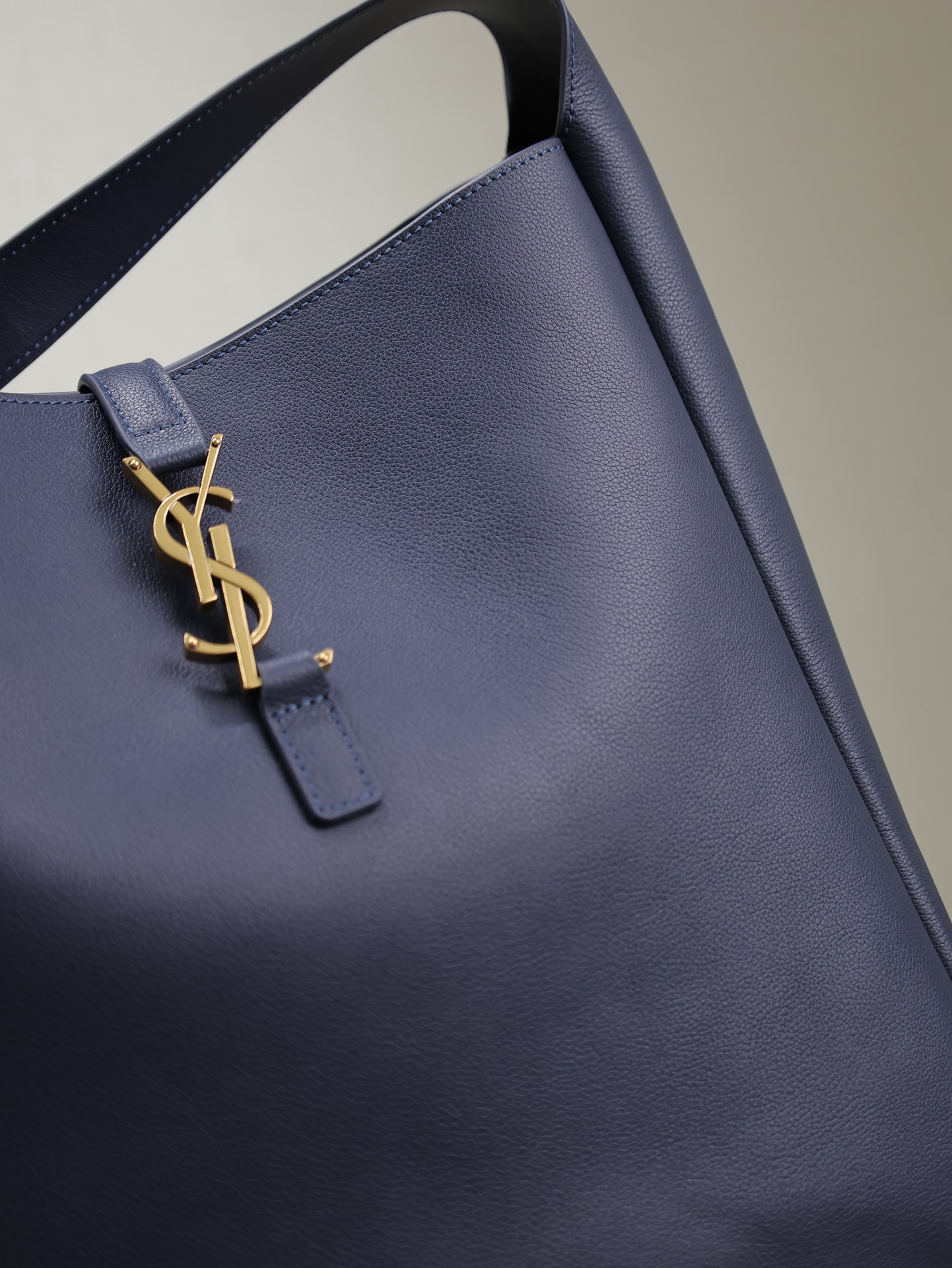 Bagsaaa Y51 Le 5 À 7 S*pple Large In Grained Leather 753837 Blue - 30 X 31 X 13 CM