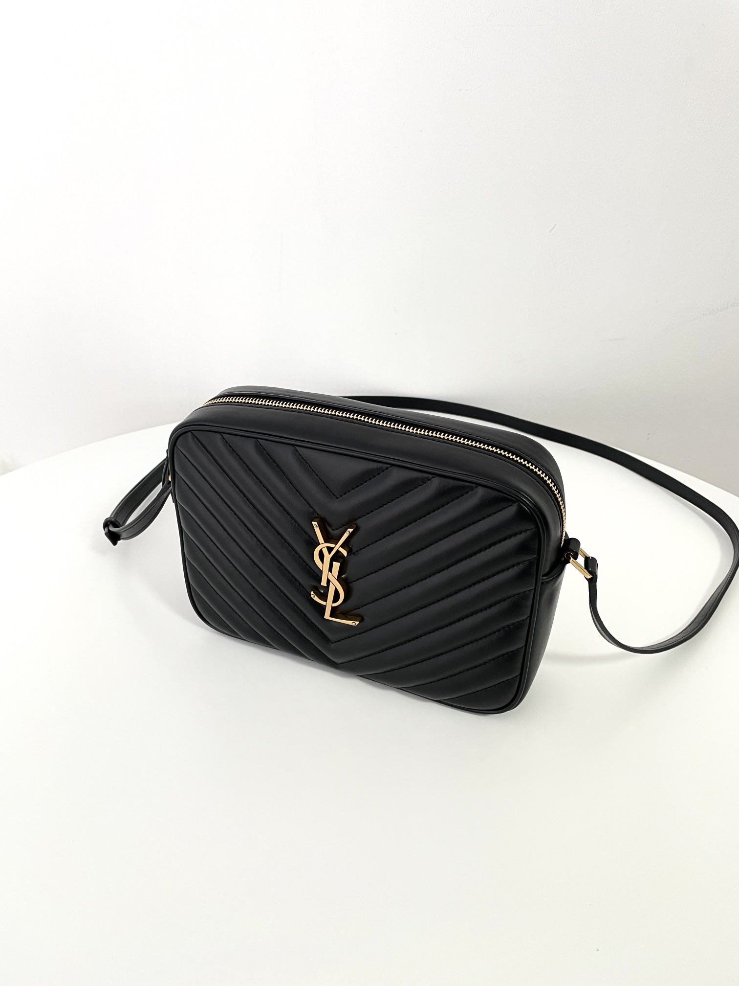 Bagsaaa Y51 lou camera bag in quilted leather 761554 black & gold - 23cm