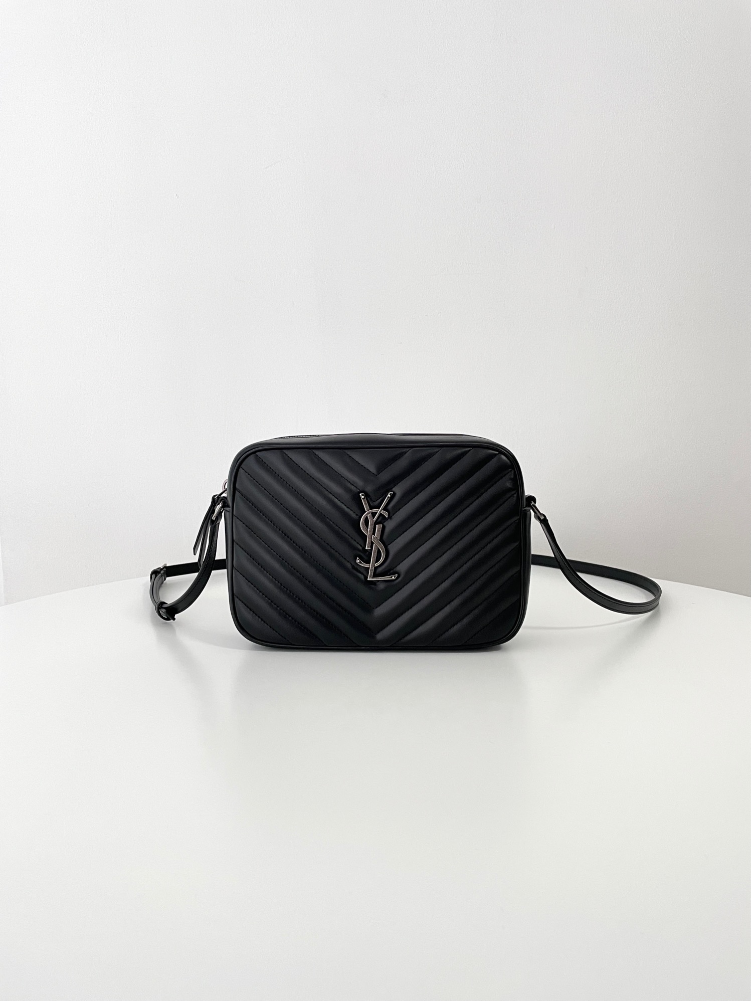Bagsaaa Y51 lou camera bag in quilted leather 761554 black & silver - 23cm