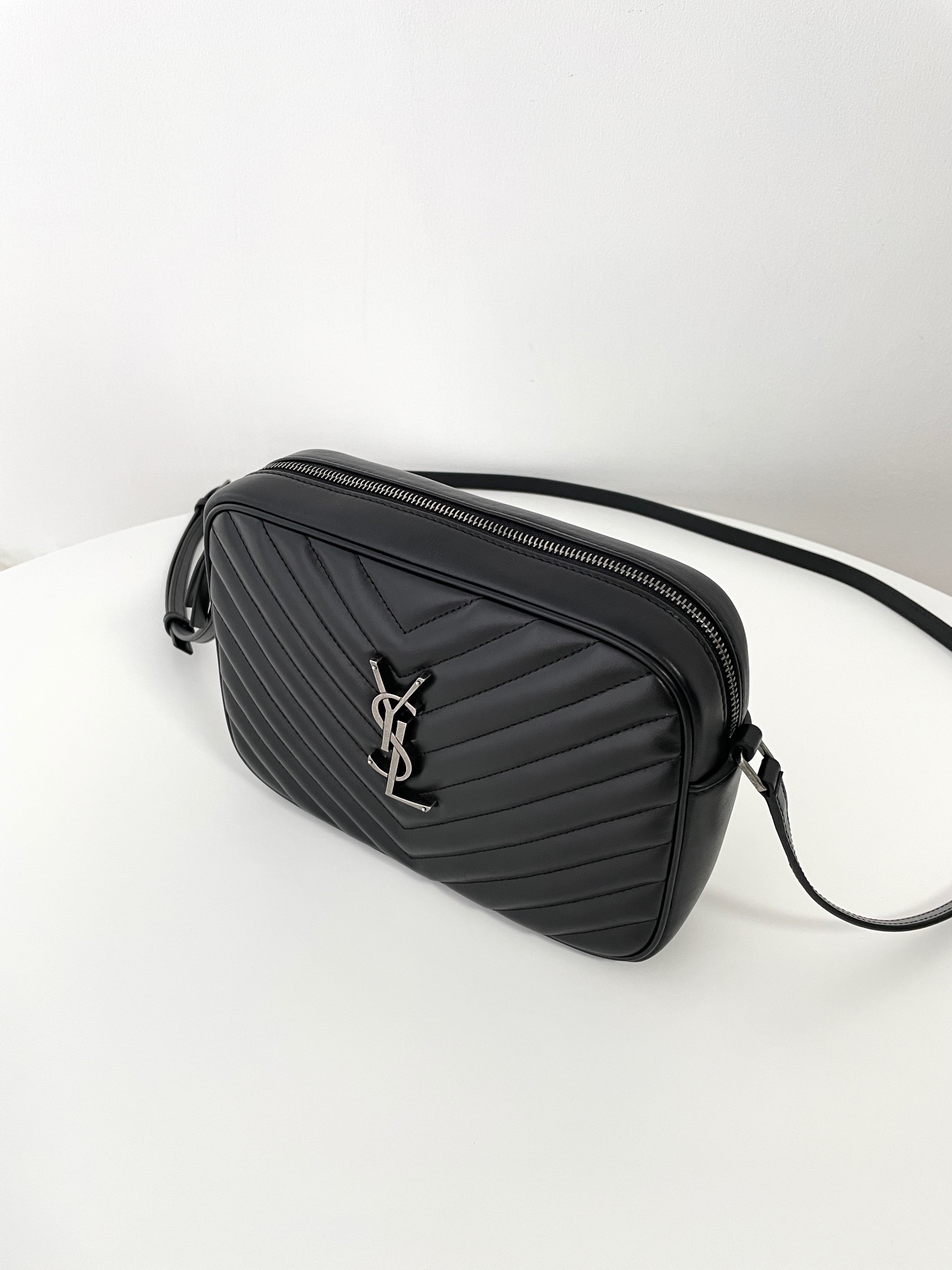 Bagsaaa Y51 lou camera bag in quilted leather 761554 black & silver - 23cm
