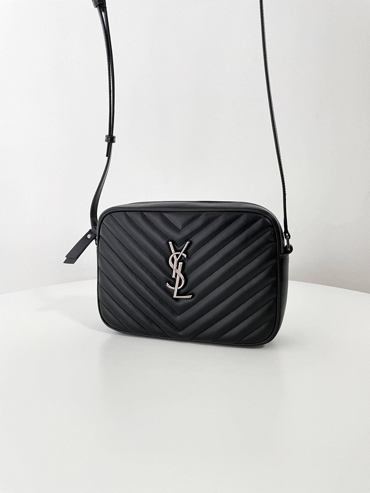 Bagsaaa Y51 lou camera bag in quilted leather 761554 black & silver - 23cm