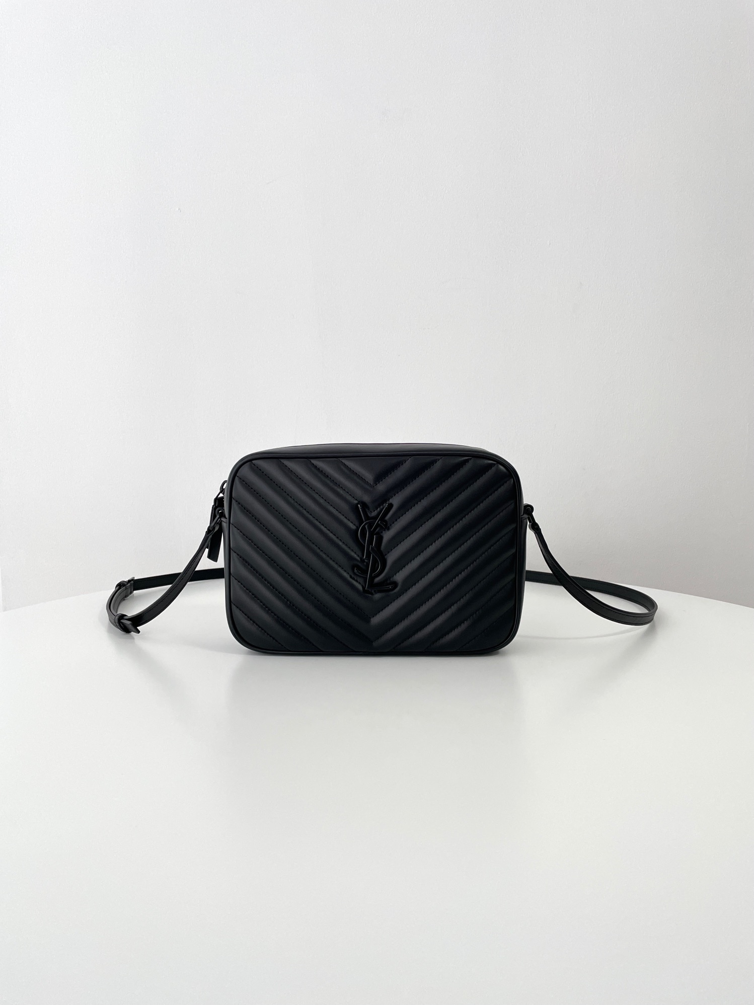 Bagsaaa Y51 lou camera bag in quilted leather 761554 black - 23cm
