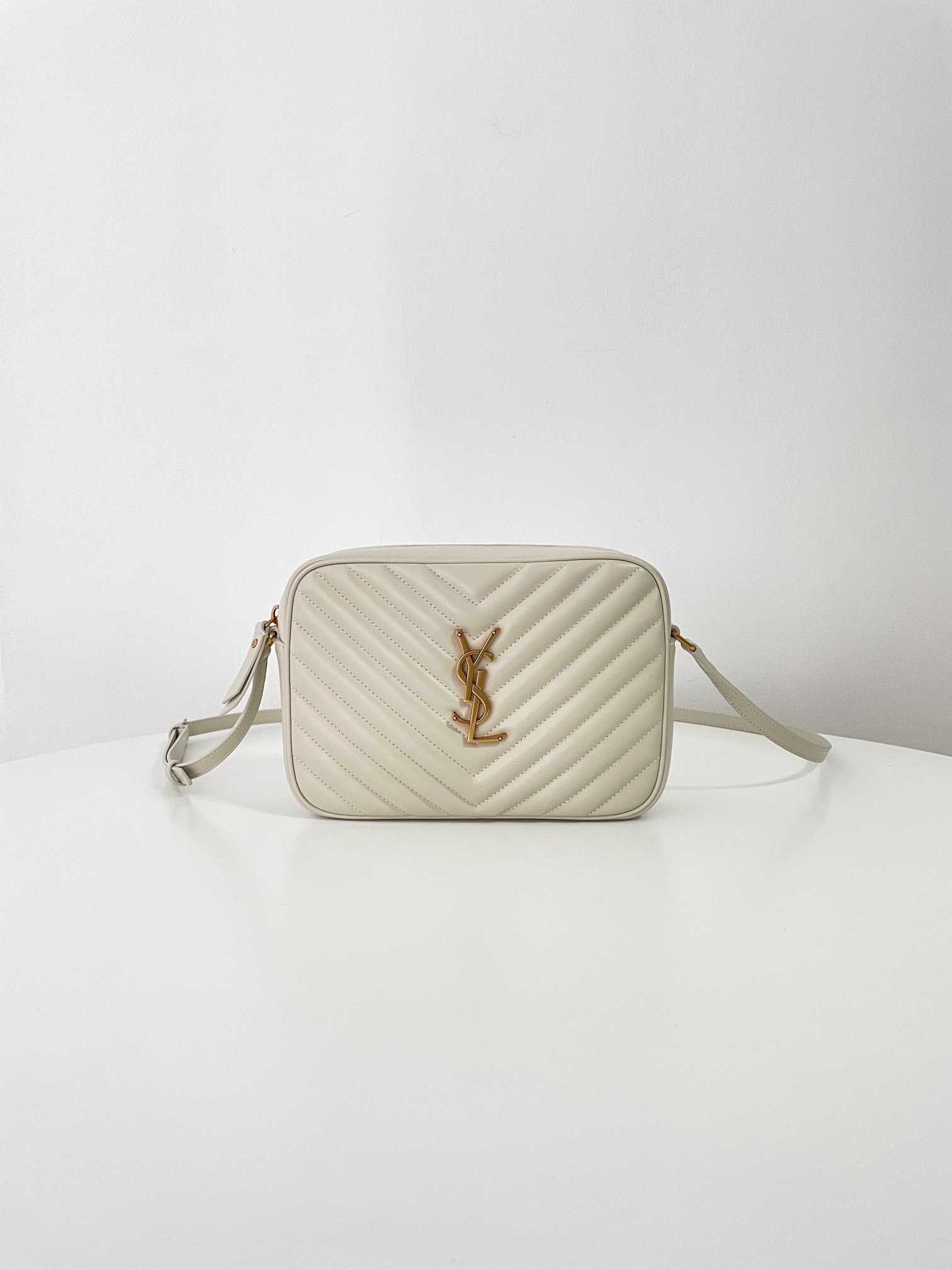 Bagsaaa Y51 lou camera bag in quilted leather 761554 white - 23cm