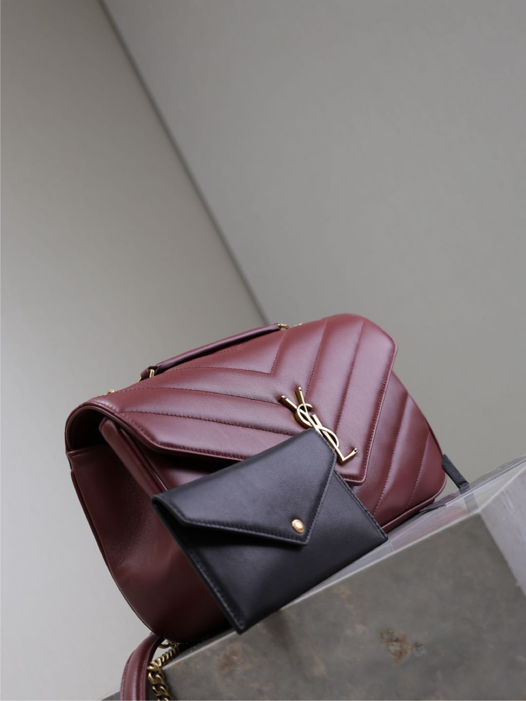 Bagsaaa Y51 Loulou Medium In Matelassé Lambskin 801439 Rouge Red - 29 x 17 x 8 CM