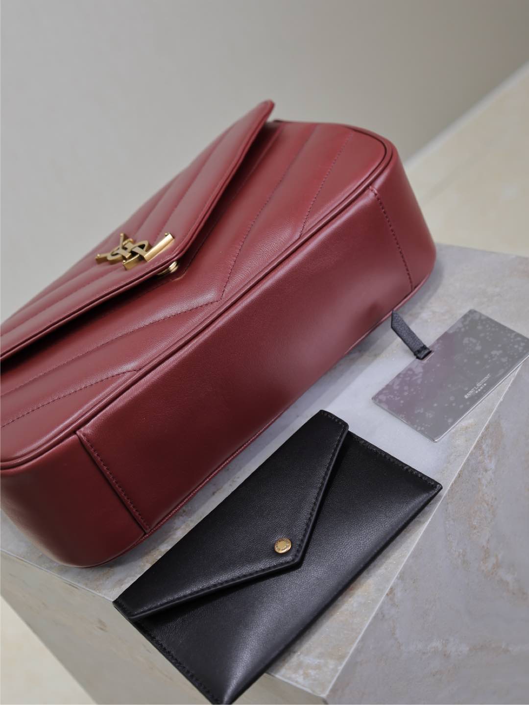 Bagsaaa Y51 Loulou Medium In Matelassé Lambskin 801439 Rouge Red - 29 x 17 x 8 CM